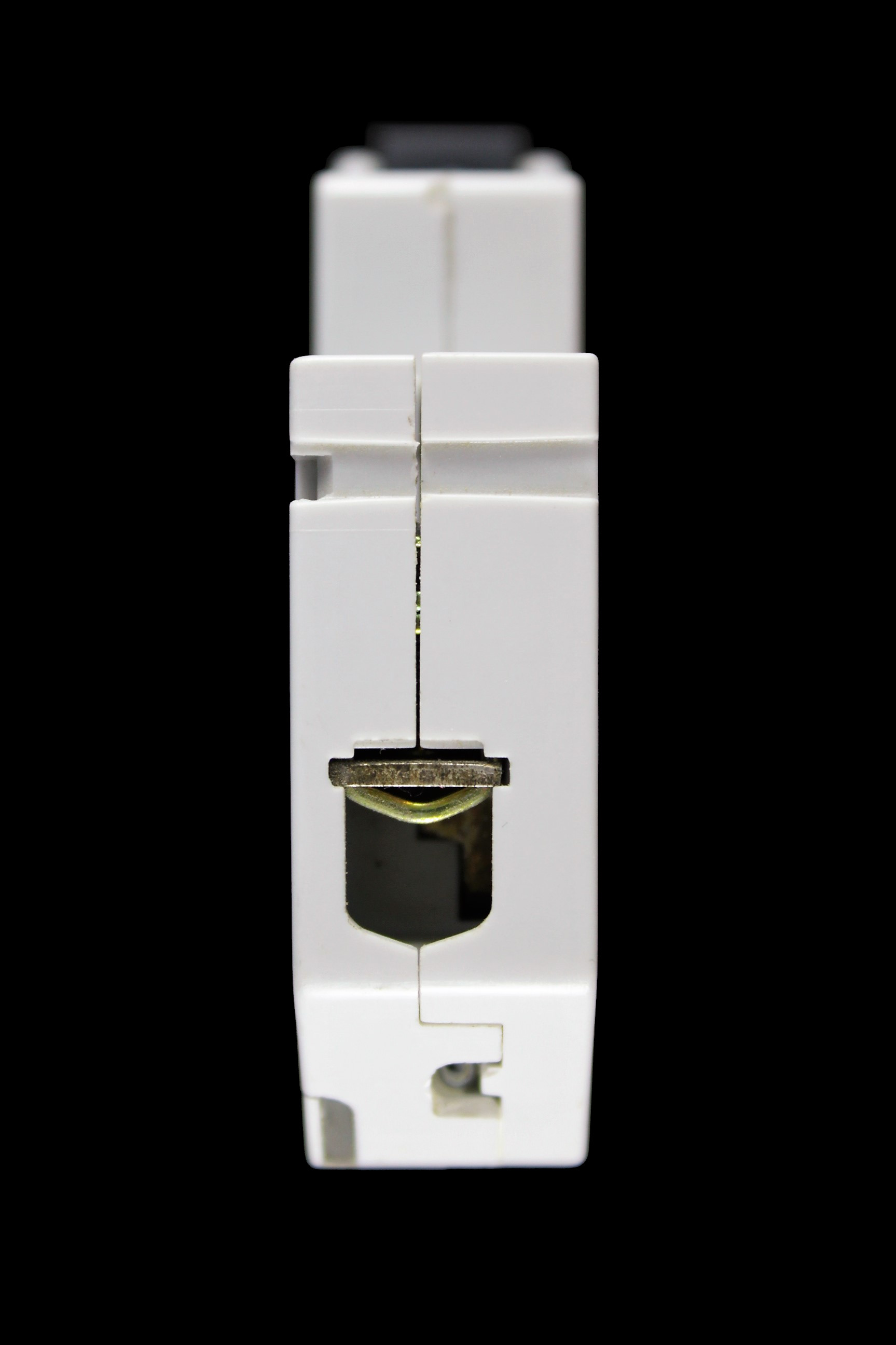 PROTEUS 32 AMP CURVE B 6kA MCB CIRCUIT BREAKER 632B GEYER RED CLIP