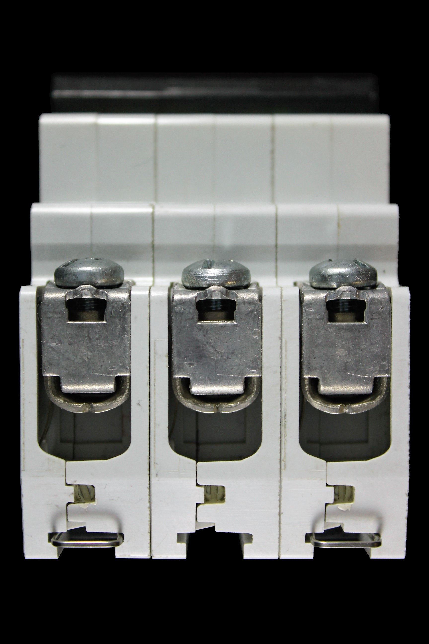 GEC VYNCKIER 32 AMP TYPE 3 M9 TRIPLE POLE MCB CIRCUIT BREAKER X332