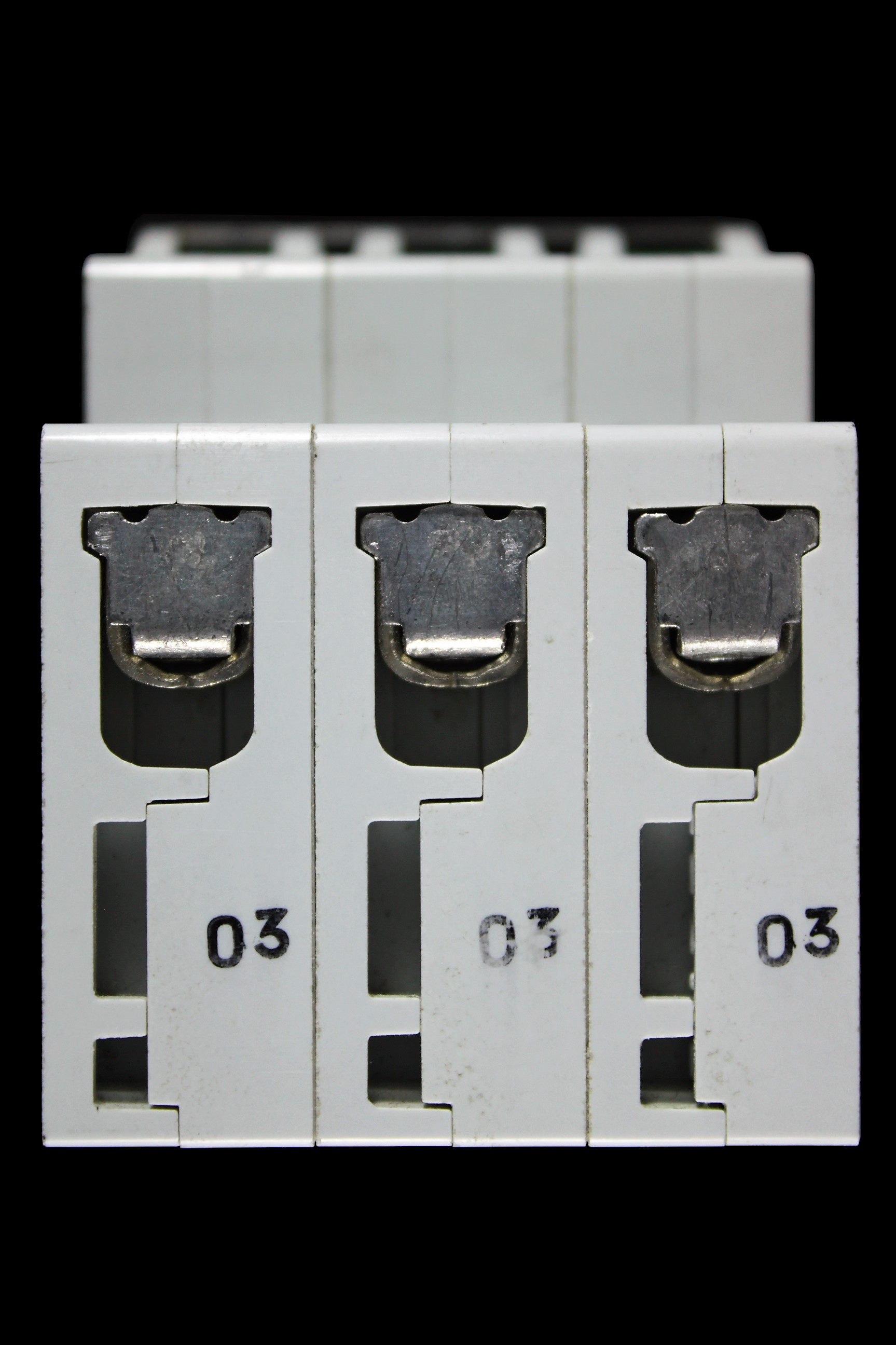 GEC VYNCKIER 32 AMP TYPE 3 M9 TRIPLE POLE MCB CIRCUIT BREAKER X332
