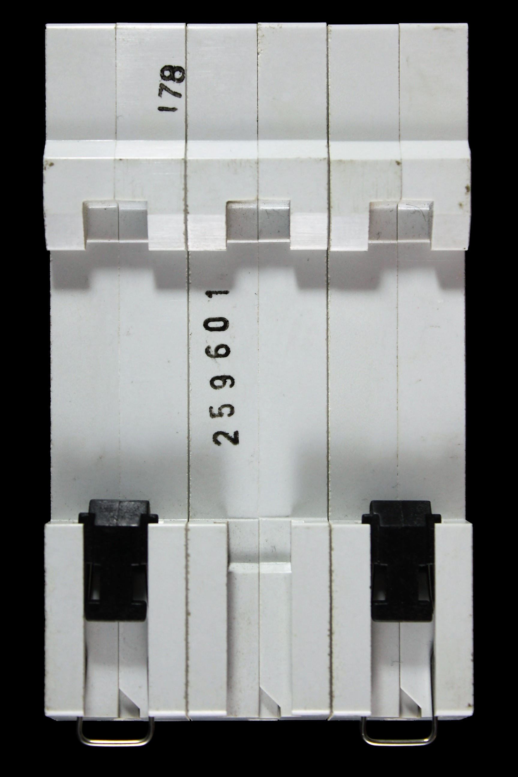 GEC VYNCKIER 32 AMP TYPE 3 M9 TRIPLE POLE MCB CIRCUIT BREAKER X332