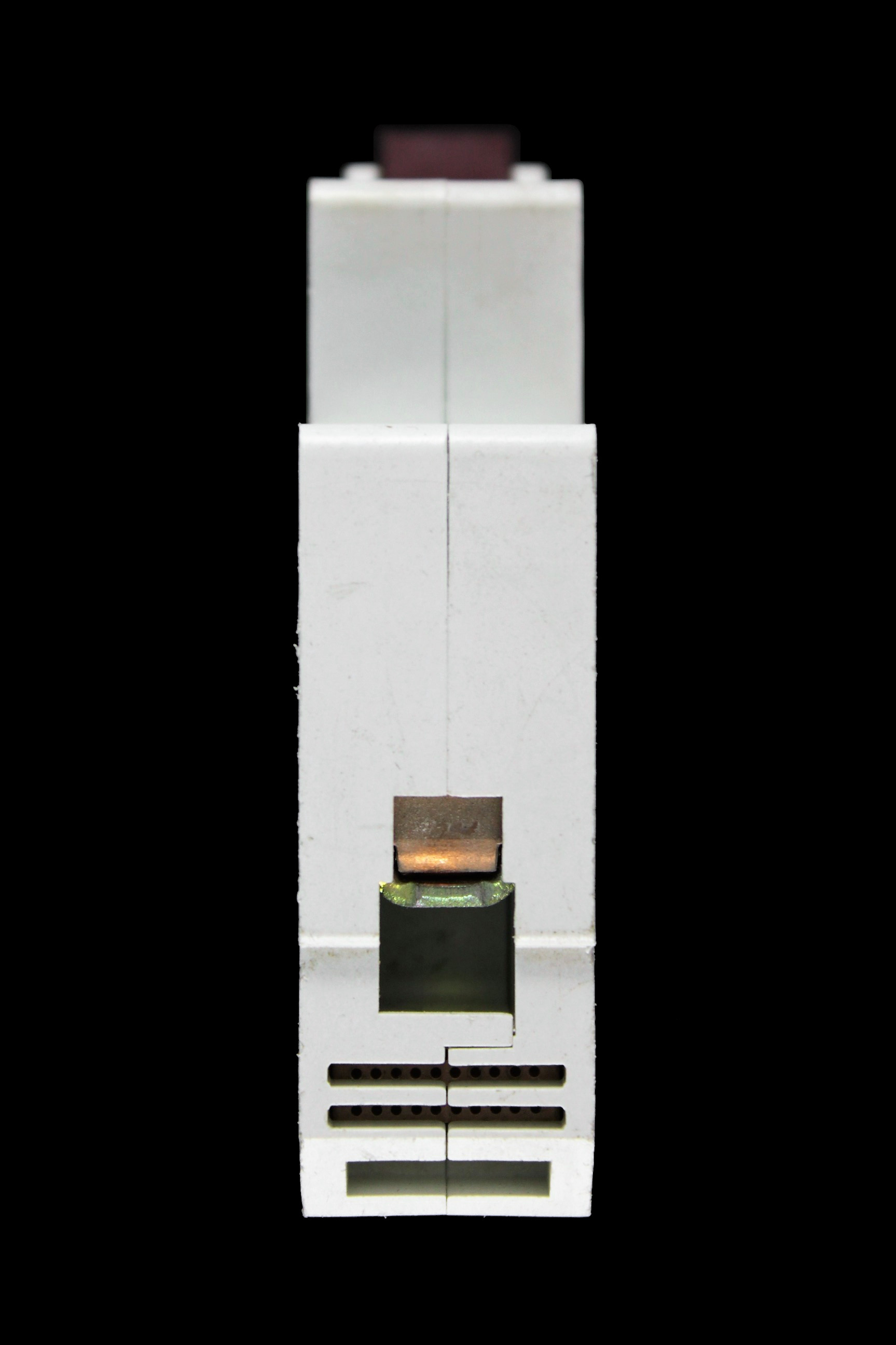 CONTACTUM 32 AMP CURVE B 10kA MCB CIRCUIT BREAKER 9032B BLACK