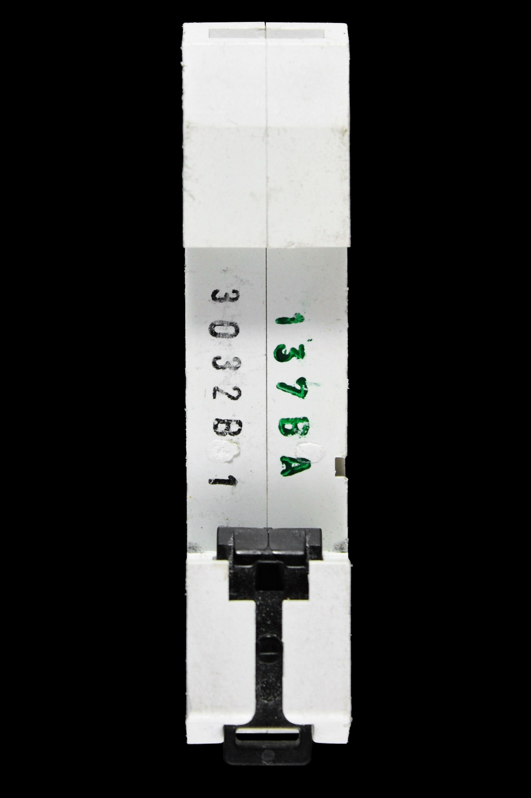 CONTACTUM 32 AMP CURVE B 10kA MCB CIRCUIT BREAKER 9032B BLACK