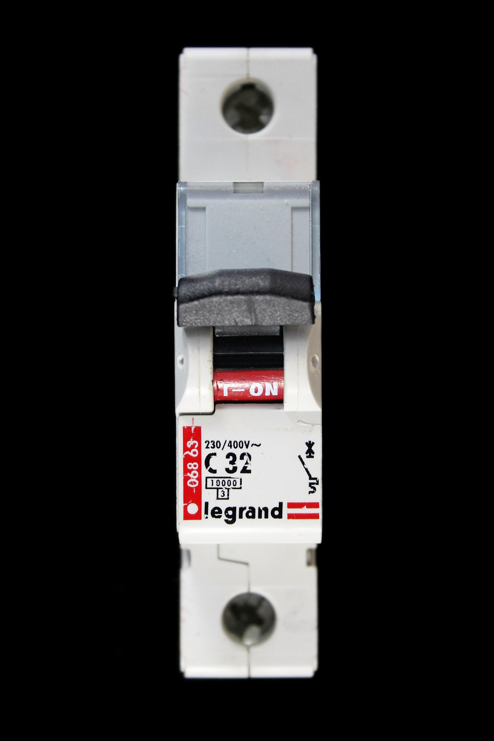 LEGRAND 32 AMP CURVE C 10kA MCB CIRCUIT BREAKER 06863 068 63