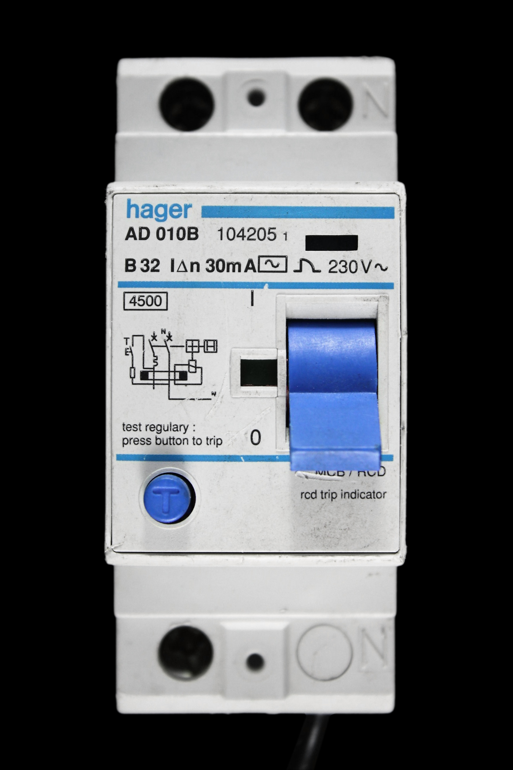 HAGER 32 AMP CURVE B 4.5kA 30mA DOUBLE POLE RCBO TYPE AC AD010B 104205