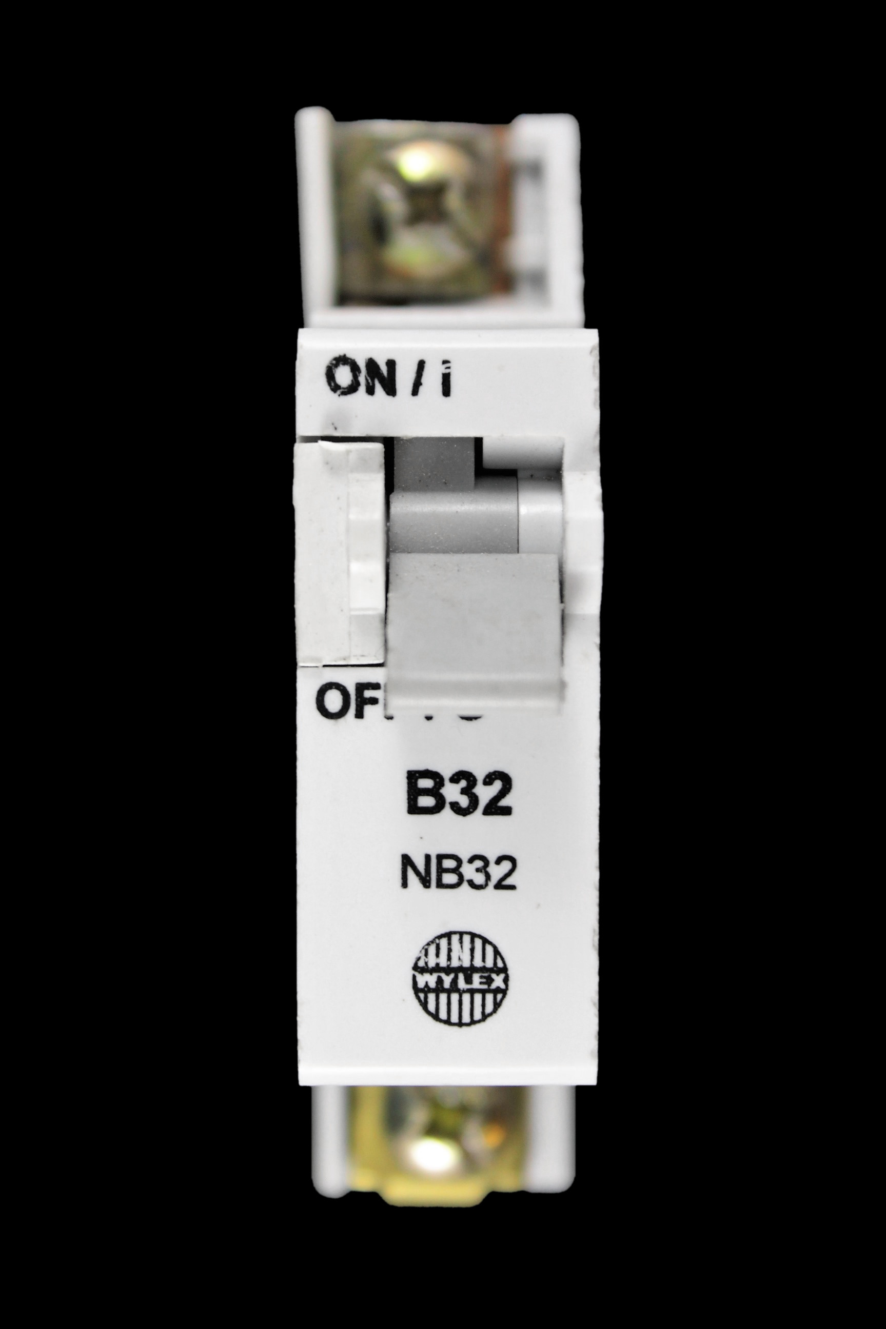 WYLEX 32 AMP CURVE B 3kA MCB CIRCUIT BREAKER NB32