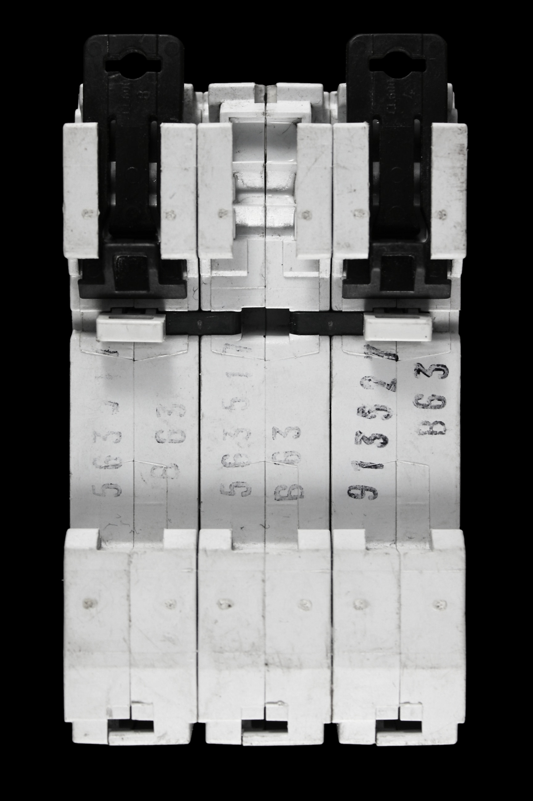 BILL 63 AMP CURVE B 10kA TRIPLE POLE MCB CIRCUIT BREAKER THB633