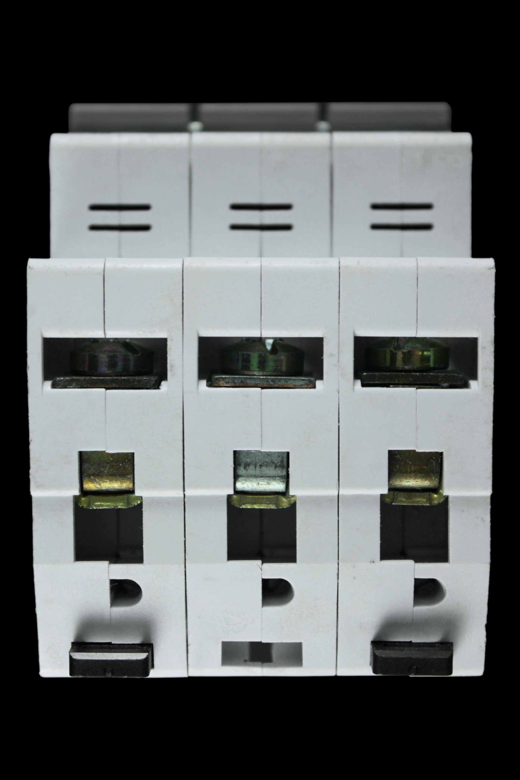 F&G 32 AMP CURVE D 10kA TRIPLE POLE MCB CIRCUIT BREAKER L7-32/3/D