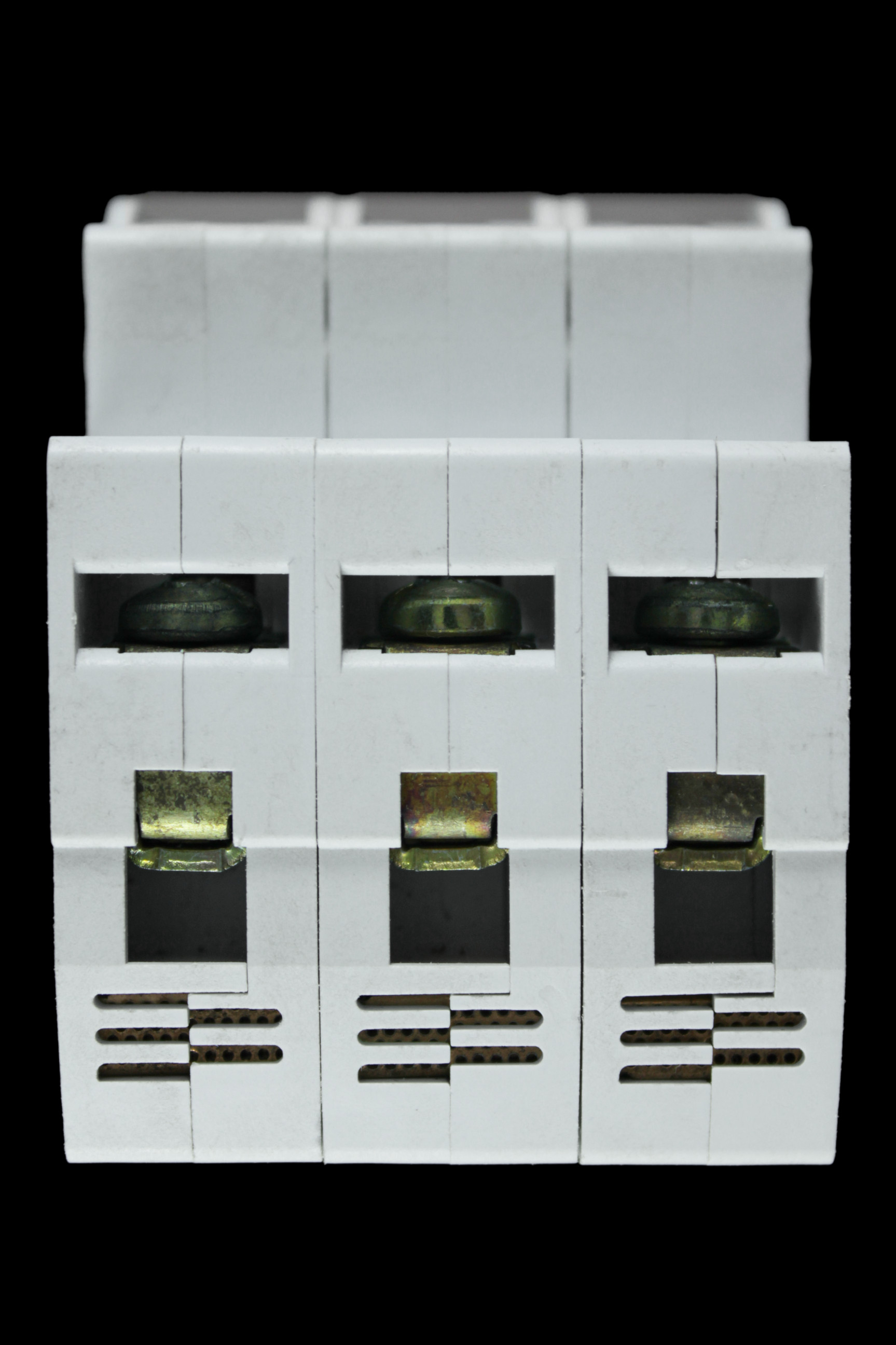 F&G 32 AMP CURVE D 10kA TRIPLE POLE MCB CIRCUIT BREAKER L7-32/3/D