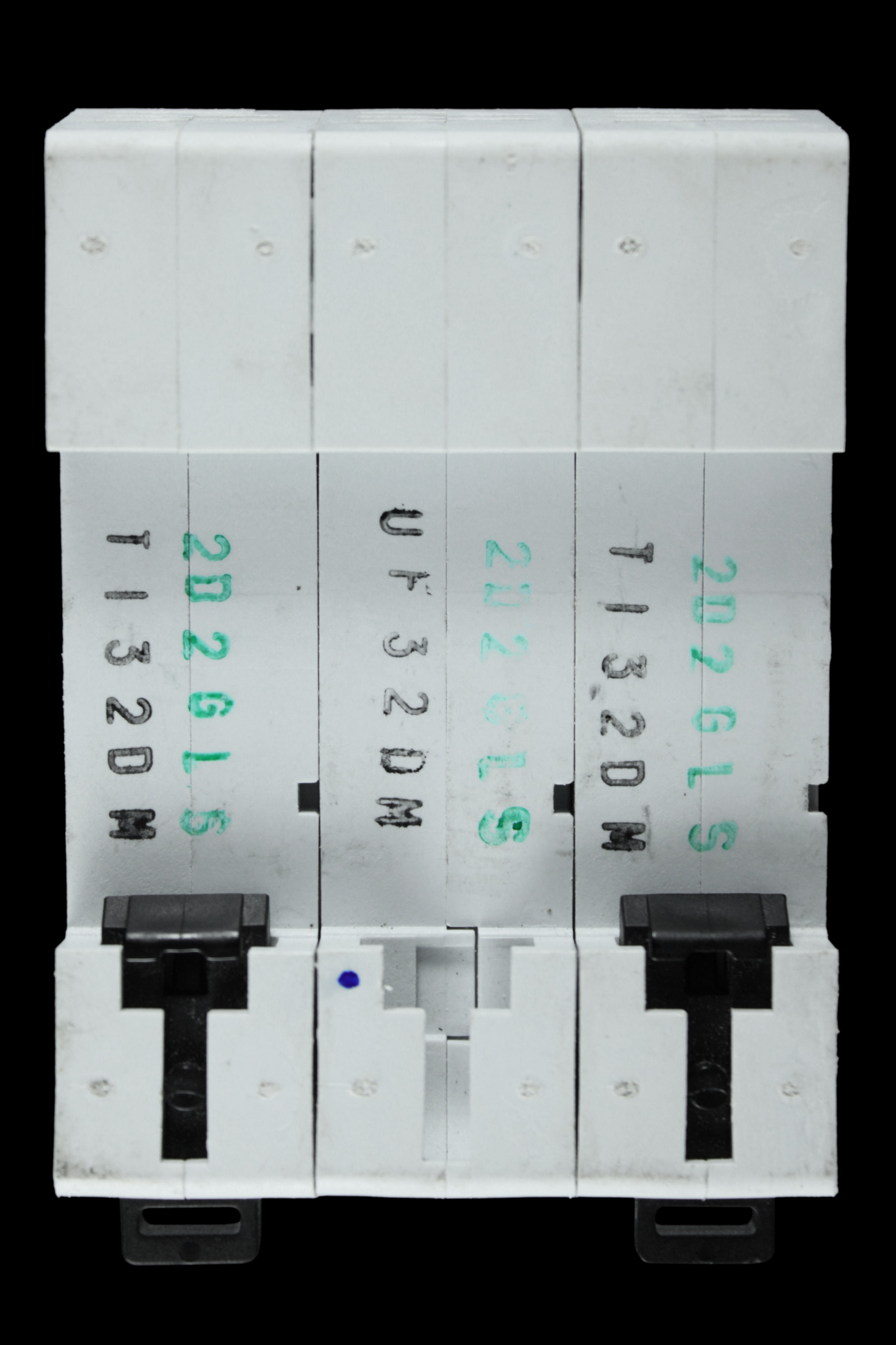 F&G 32 AMP CURVE D 10kA TRIPLE POLE MCB CIRCUIT BREAKER L7-32/3/D