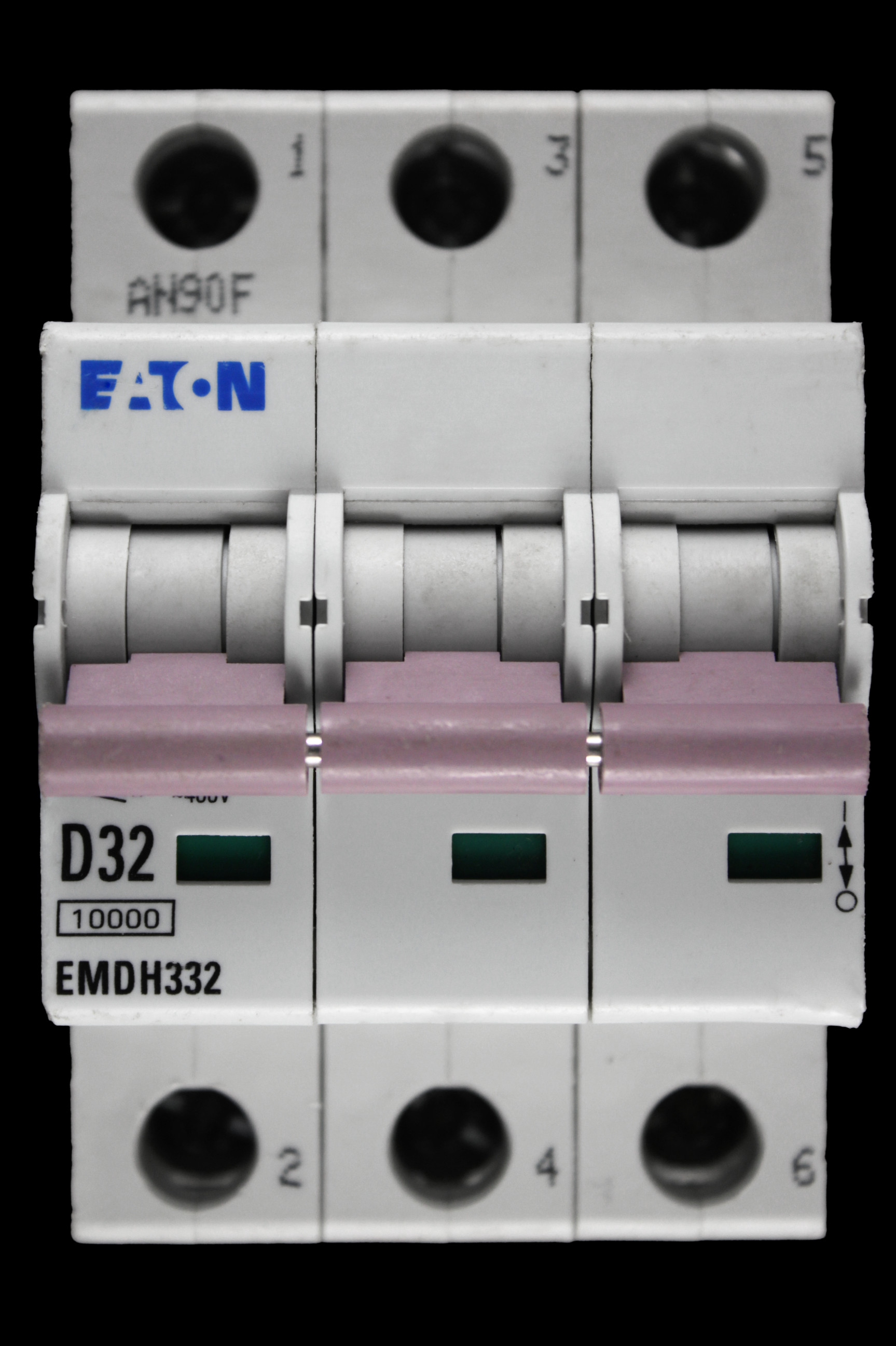 EATON 32 AMP CURVE D 10kA TRIPLE POLE MCB CIRCUIT BREAKER EMDH332