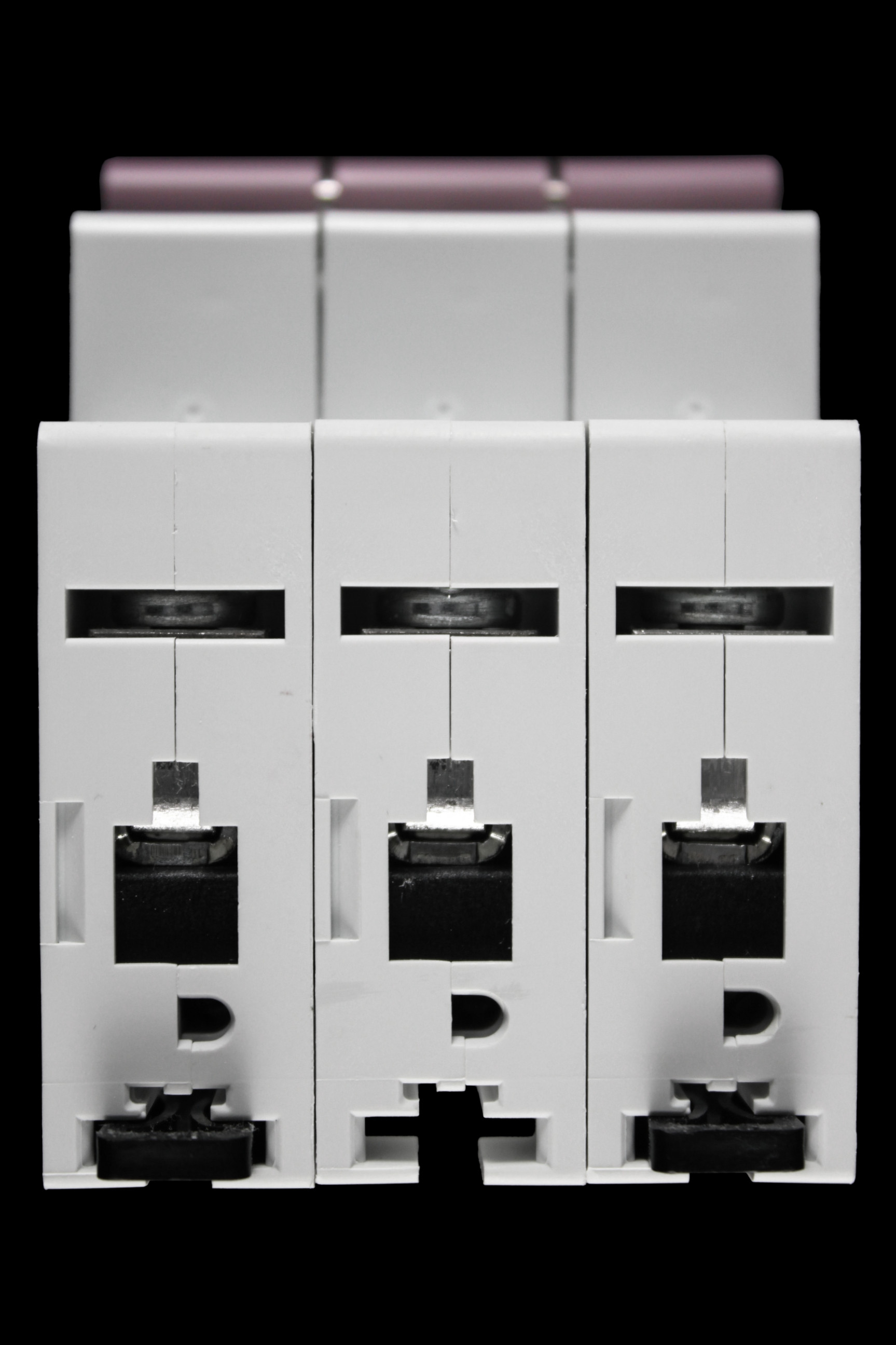EATON 32 AMP CURVE D 10kA TRIPLE POLE MCB CIRCUIT BREAKER EMDH332