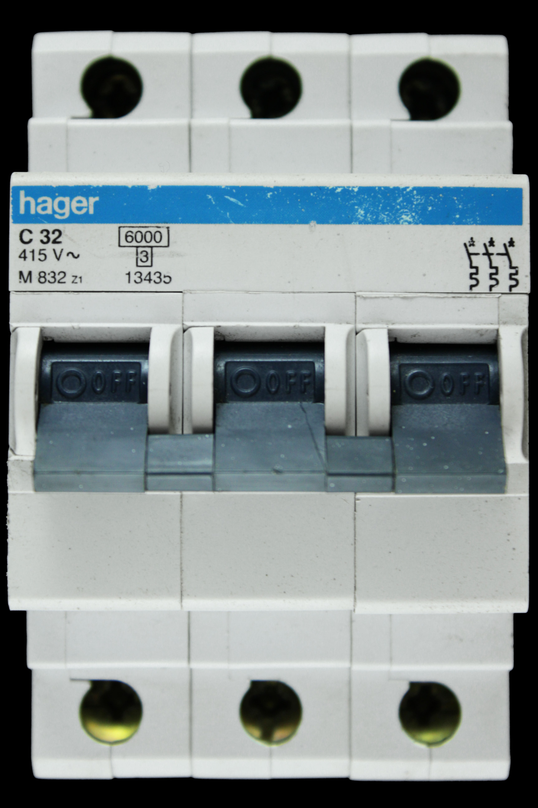 HAGER 32 AMP CURVE C 6kA TRIPLE POLE MCB CIRCUIT BREAKER M832 Z1 13435