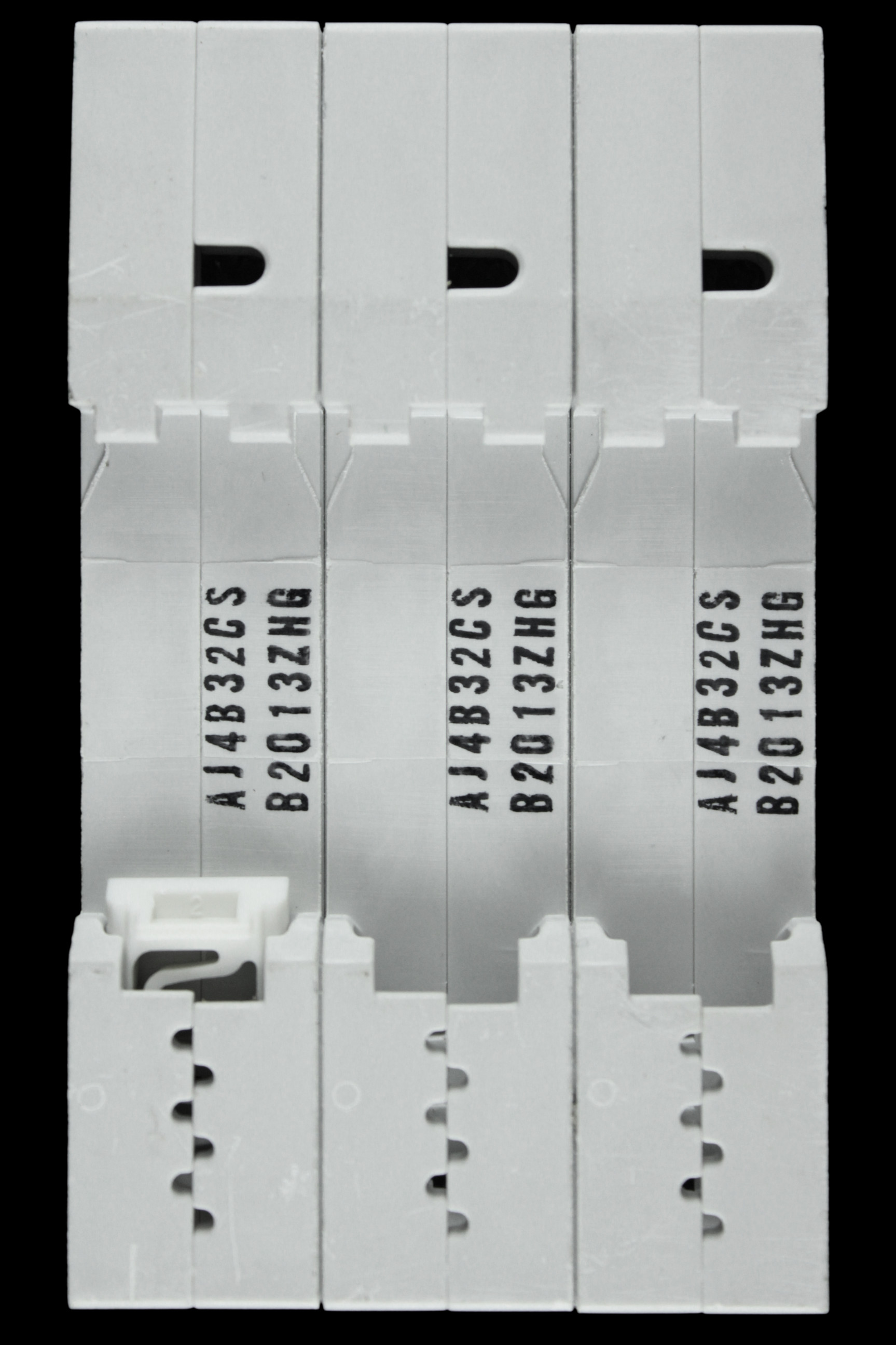 CRABTREE 32 AMP CURVE B 10kA TRIPLE POLE MCB CIRCUIT BREAKER 6HT32B LOADSTAR