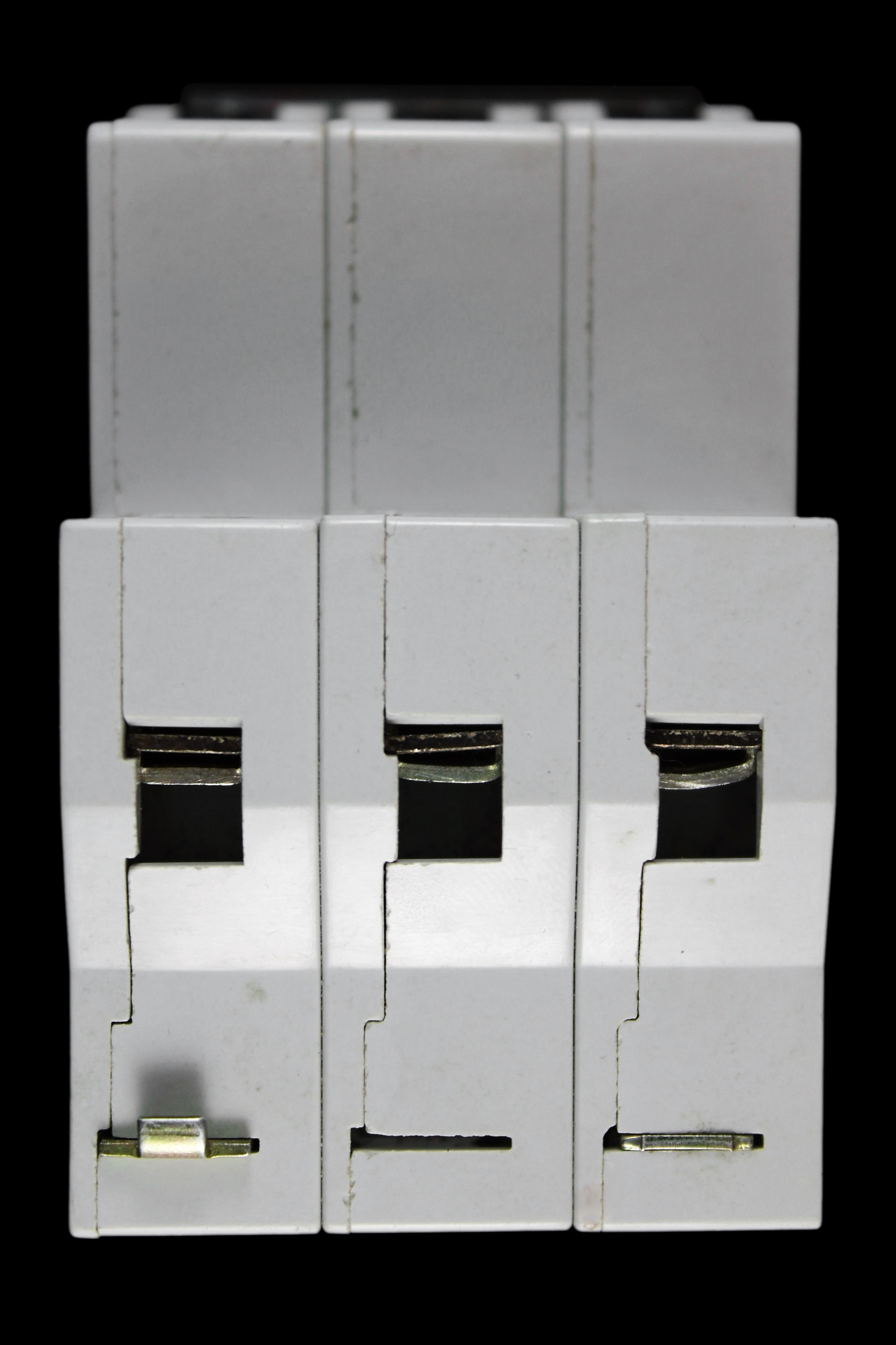 BILL 20 AMP CURVE C M9 TRIPLE POLE MCB CIRCUIT BREAKER T203C RED