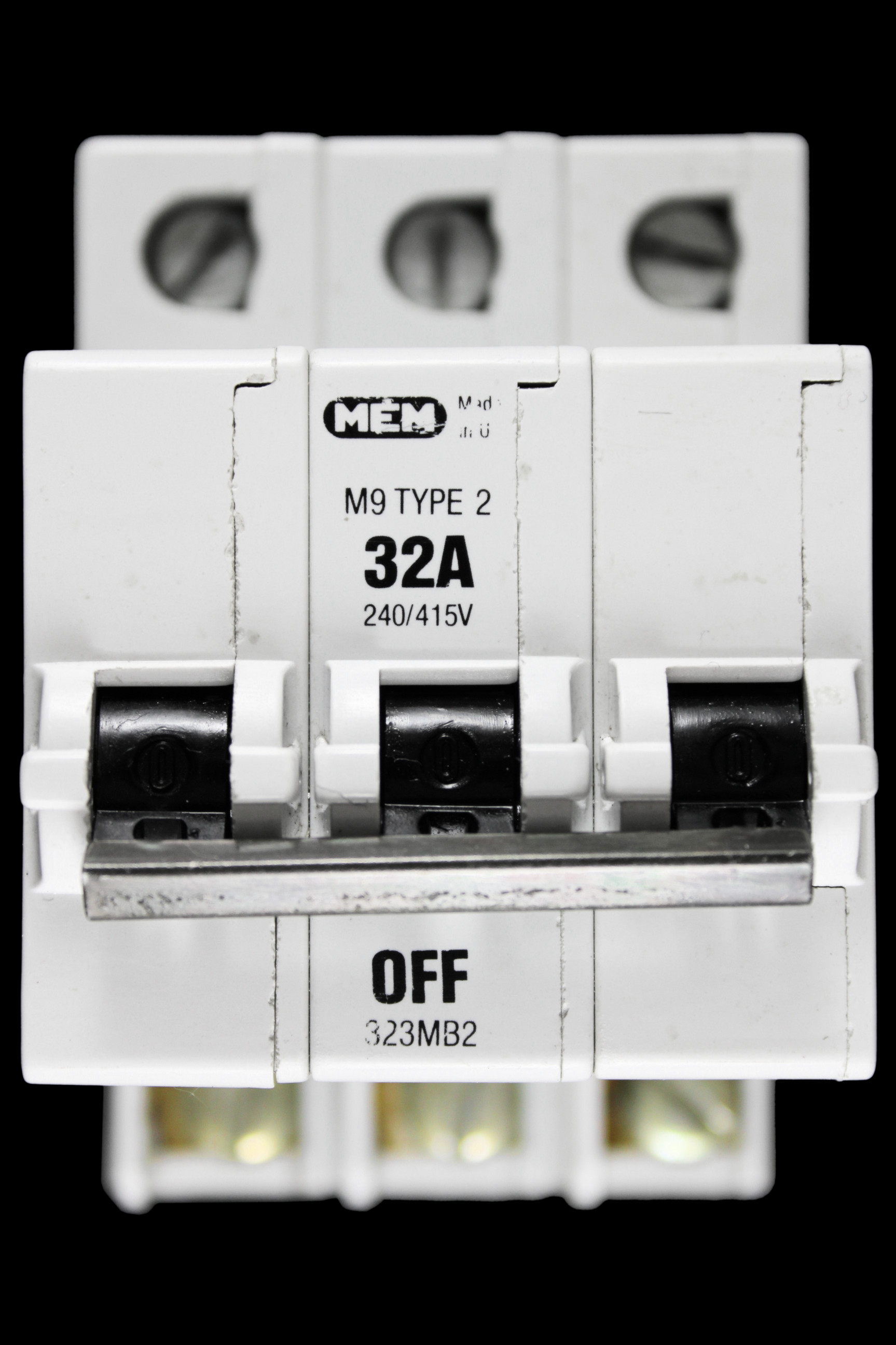 MEM 32 AMP TYPE 2 M9 TRIPLE POLE MCB CIRCUIT BREAKER 323MB2 GREY