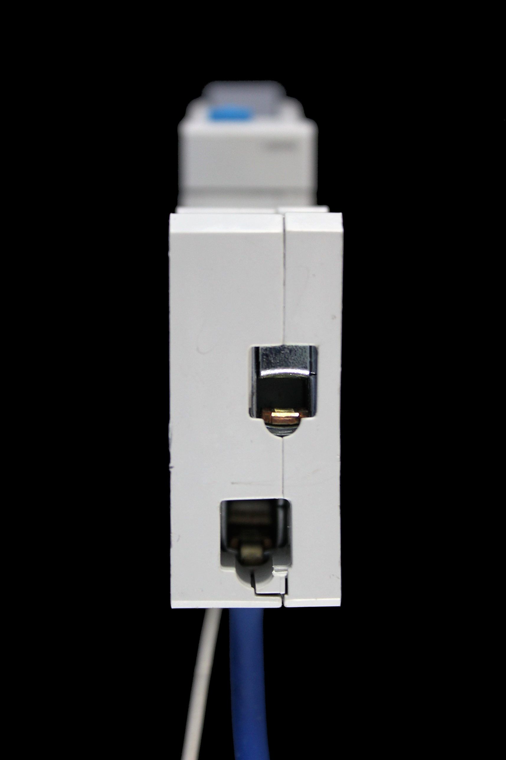 HAGER 25 AMP CURVE B 10kA 30mA RCBO TYPE AC ADB125 106750