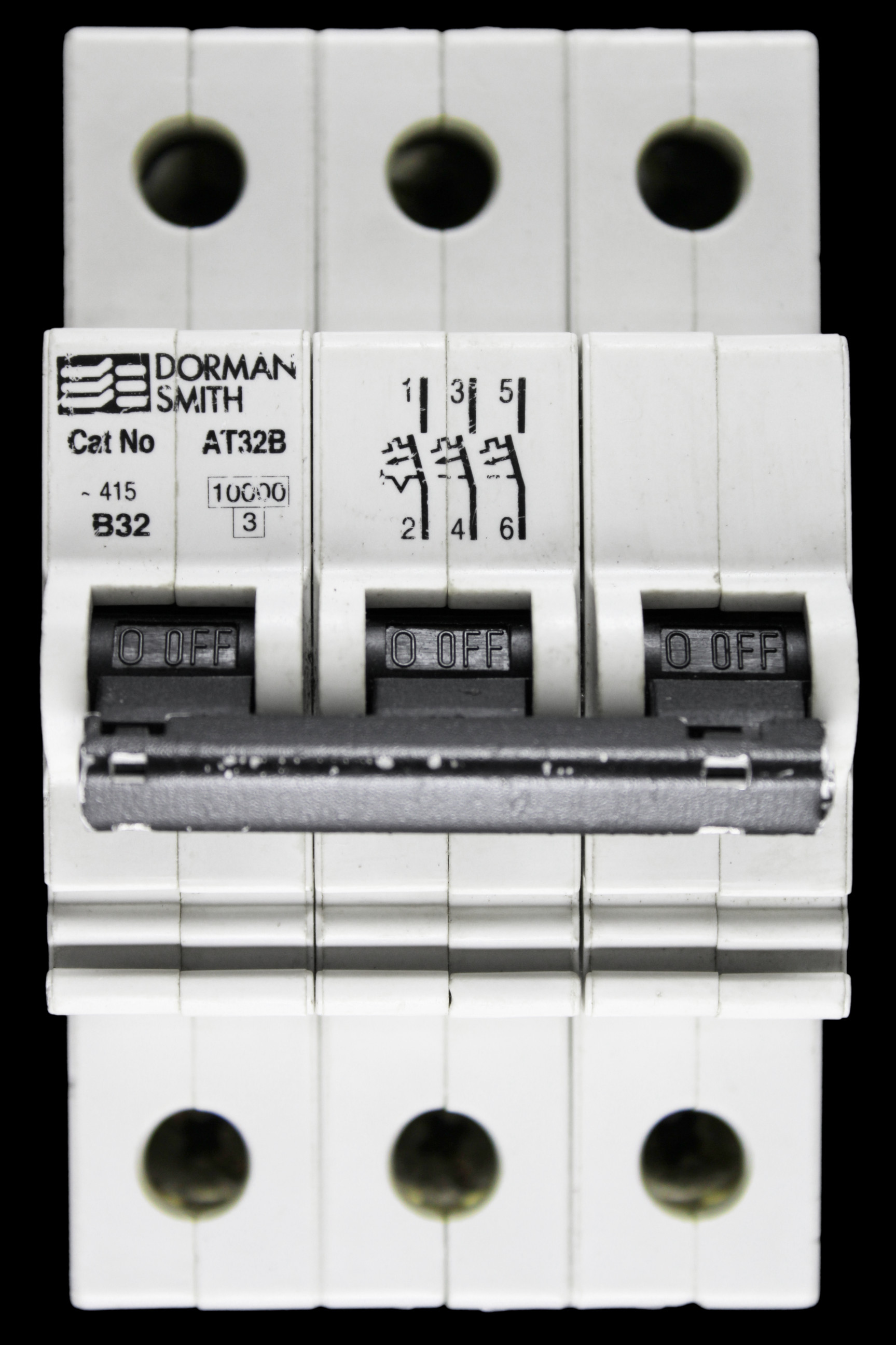 DORMAN SMITH 32 AMP CURVE B 10kA TRIPLE POLE MCB CIRCUIT BREAKER AT32B