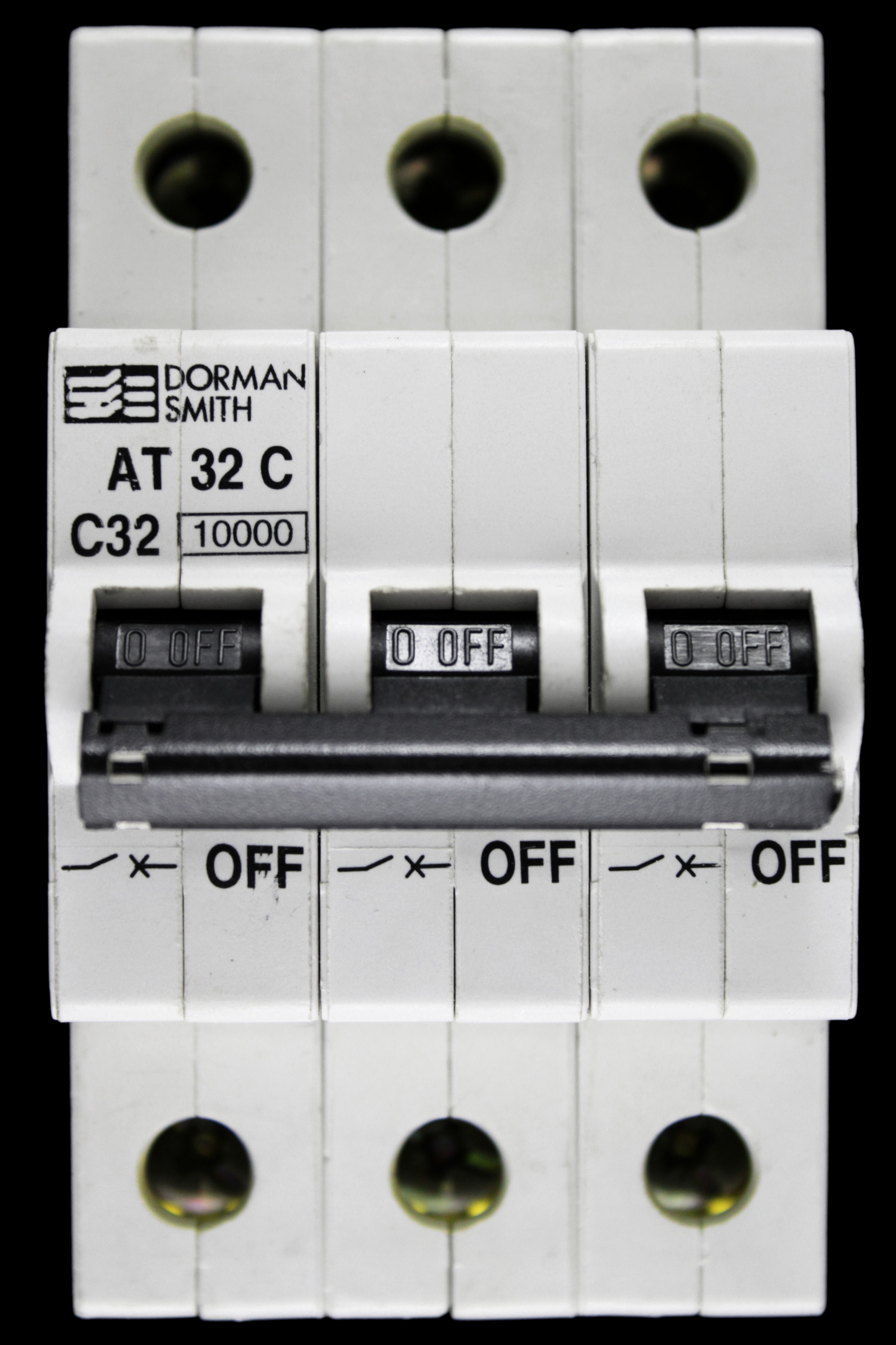 DORMAN SMITH 32 AMP CURVE C 10kA TRIPLE POLE MCB CIRCUIT BREAKER 400V AT32C