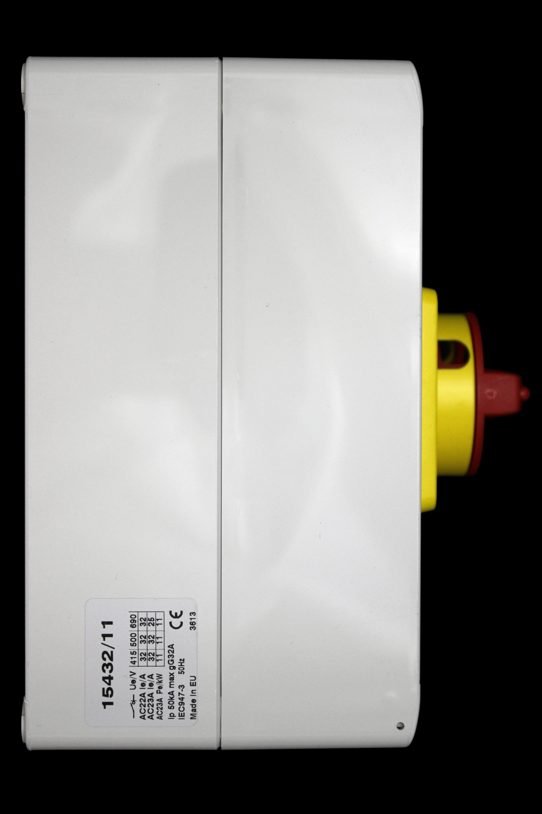 CRABTREE 32 ENCLOSED SWITCH DISCONNECTOR TRIPLE POLE + N + PE IP65 15432/11