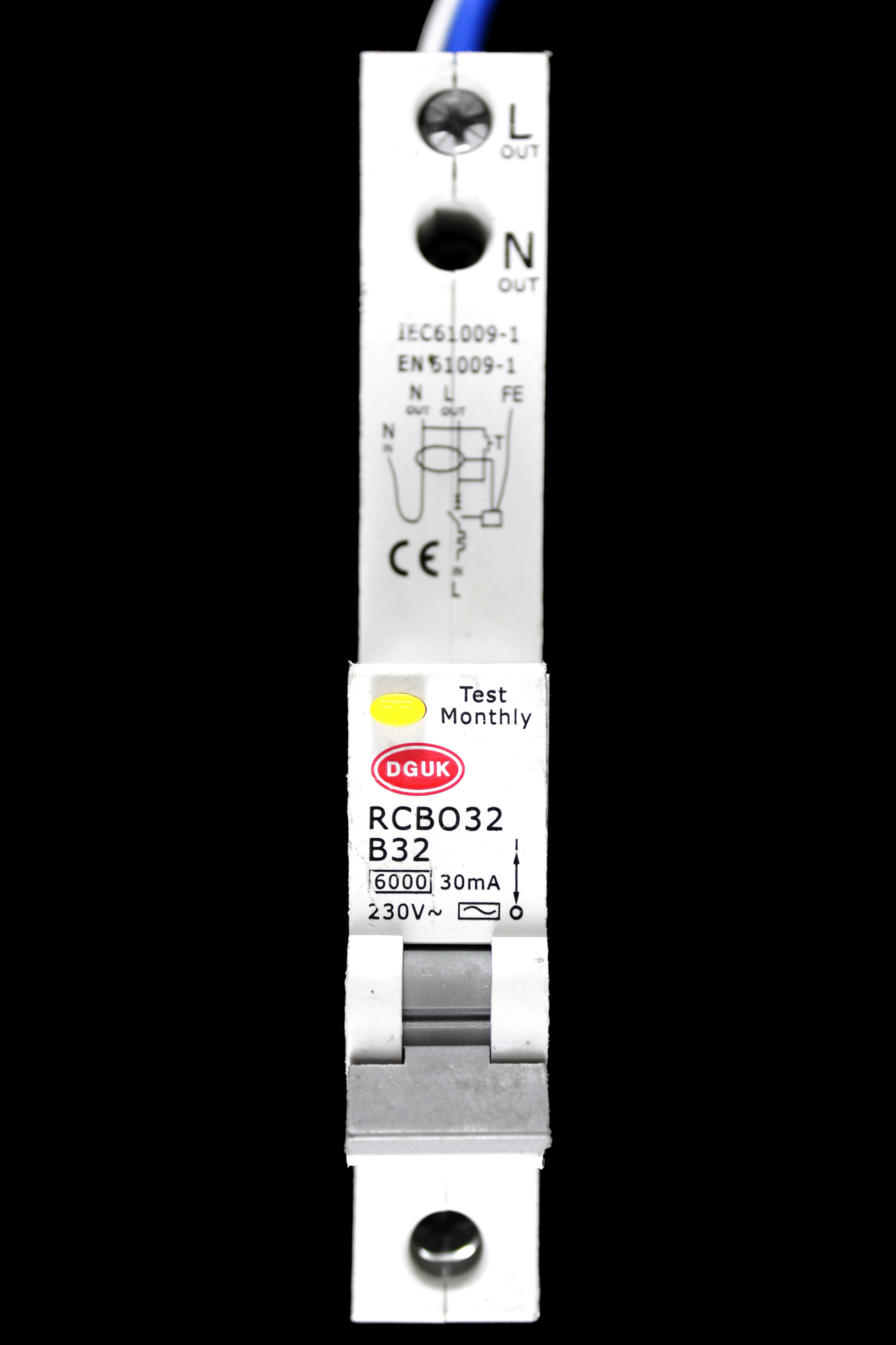 DGUK B 32 RCBO 6kA 30mA TYPE AC RCBO32
