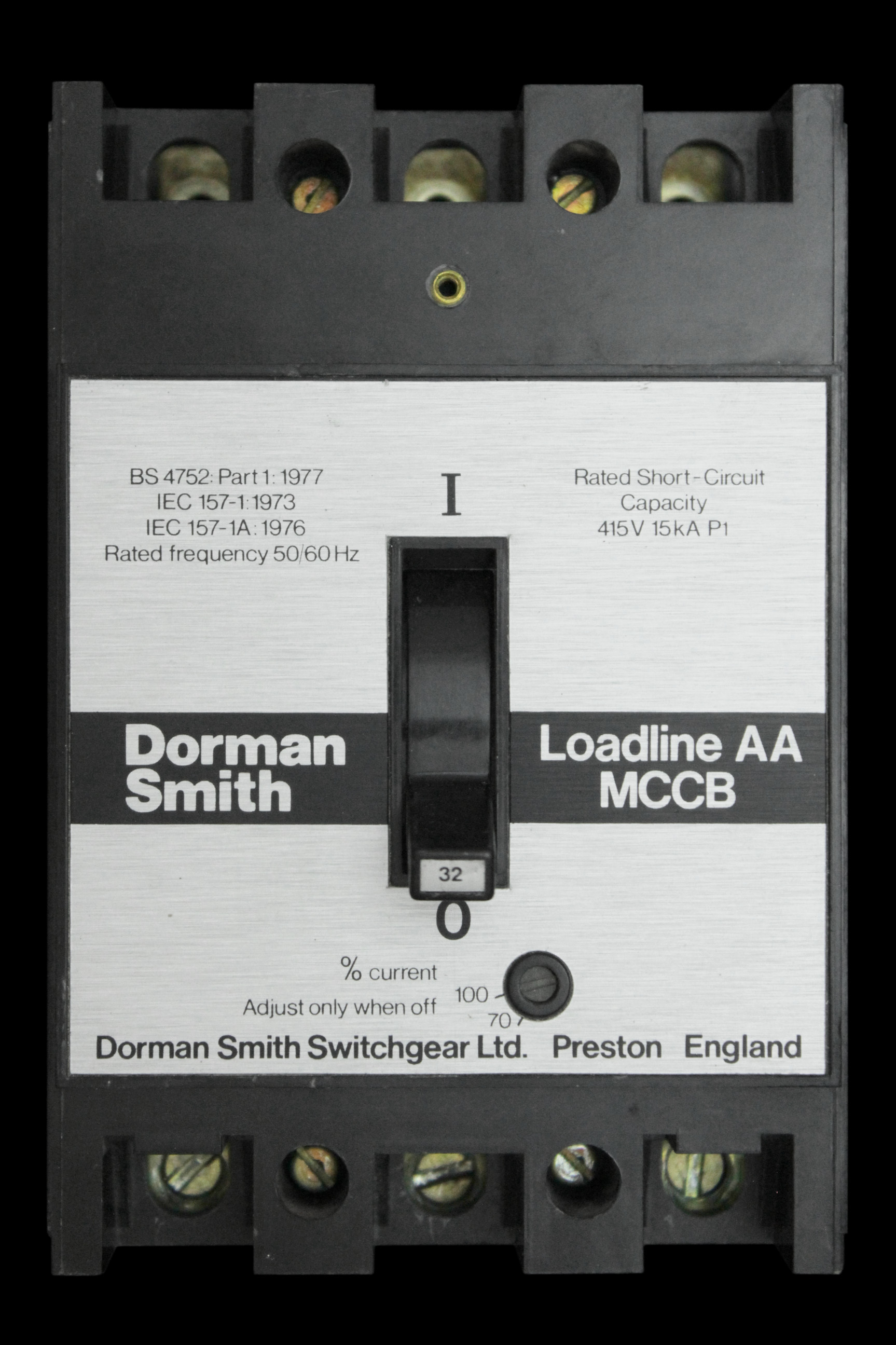 DORMAN SMITH 32 AMP 15kA TRIPLE POLE MCCB LOADLINE AA