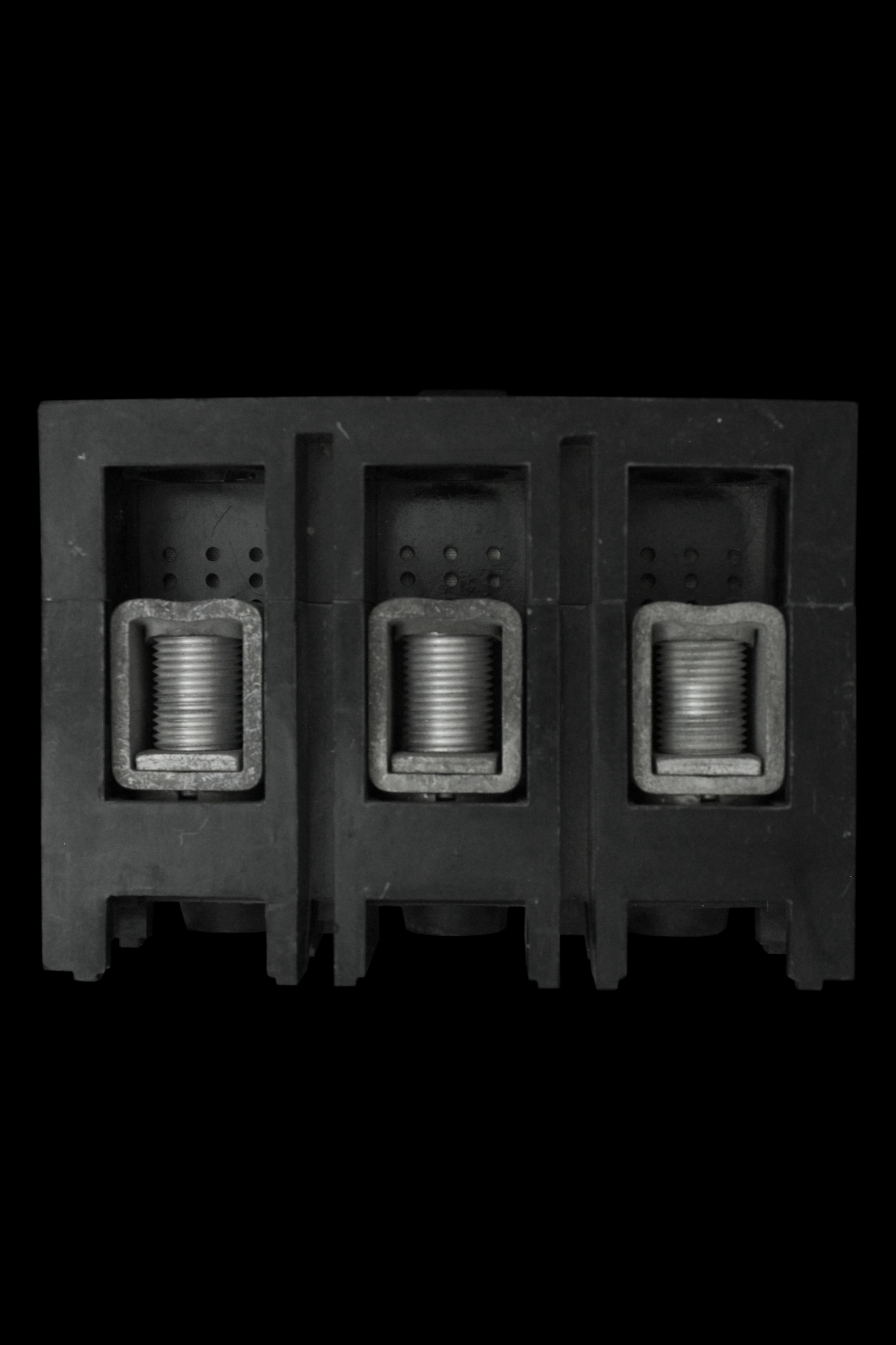 CHILTON 225 AMP TRIPLE POLE NON AUTO MCCB TYPE JA