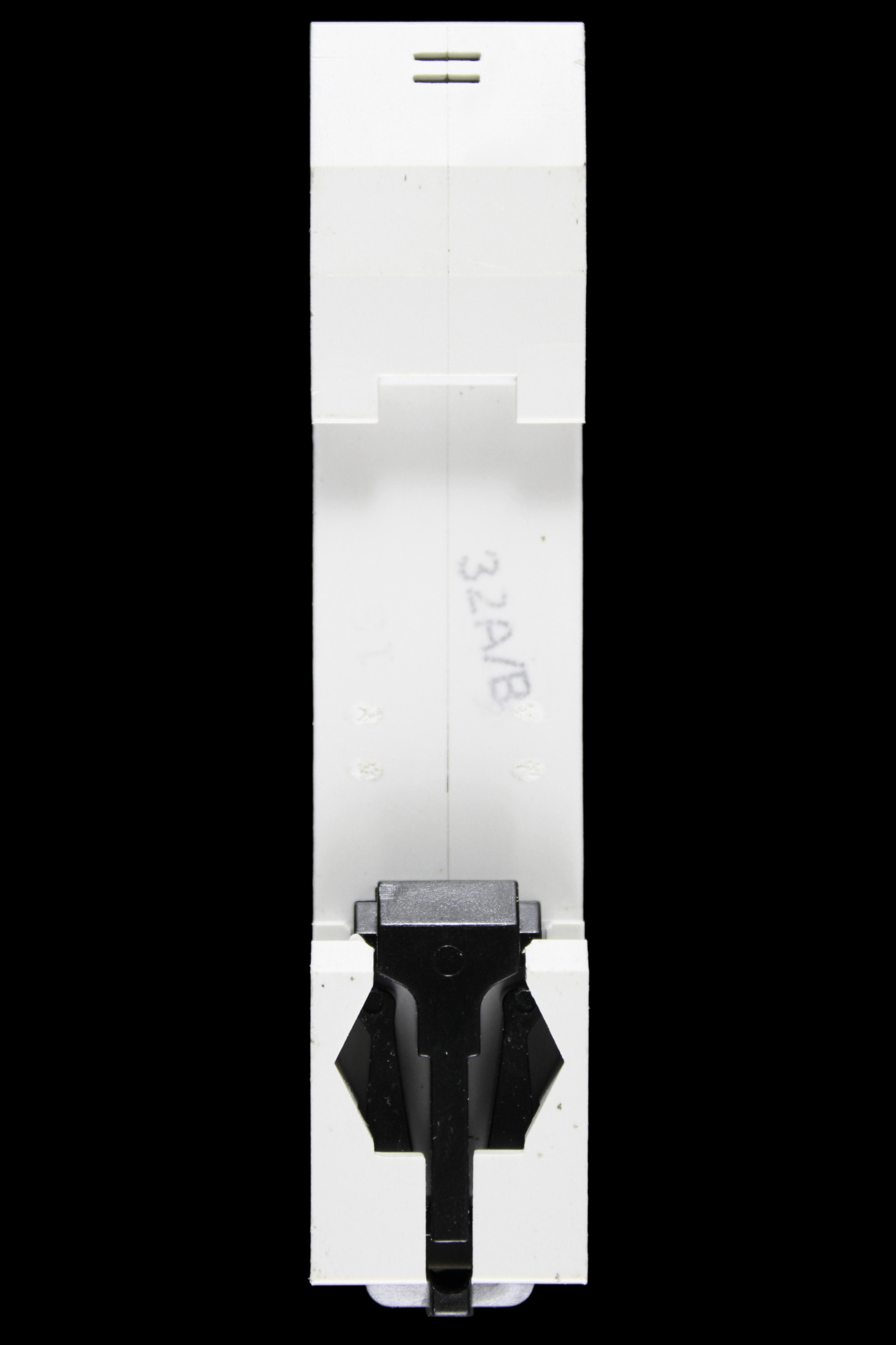 ELUCIAN 32 AMP CURVE B 6kA MCB CIRCUIT BREAKER CU1MCB32B