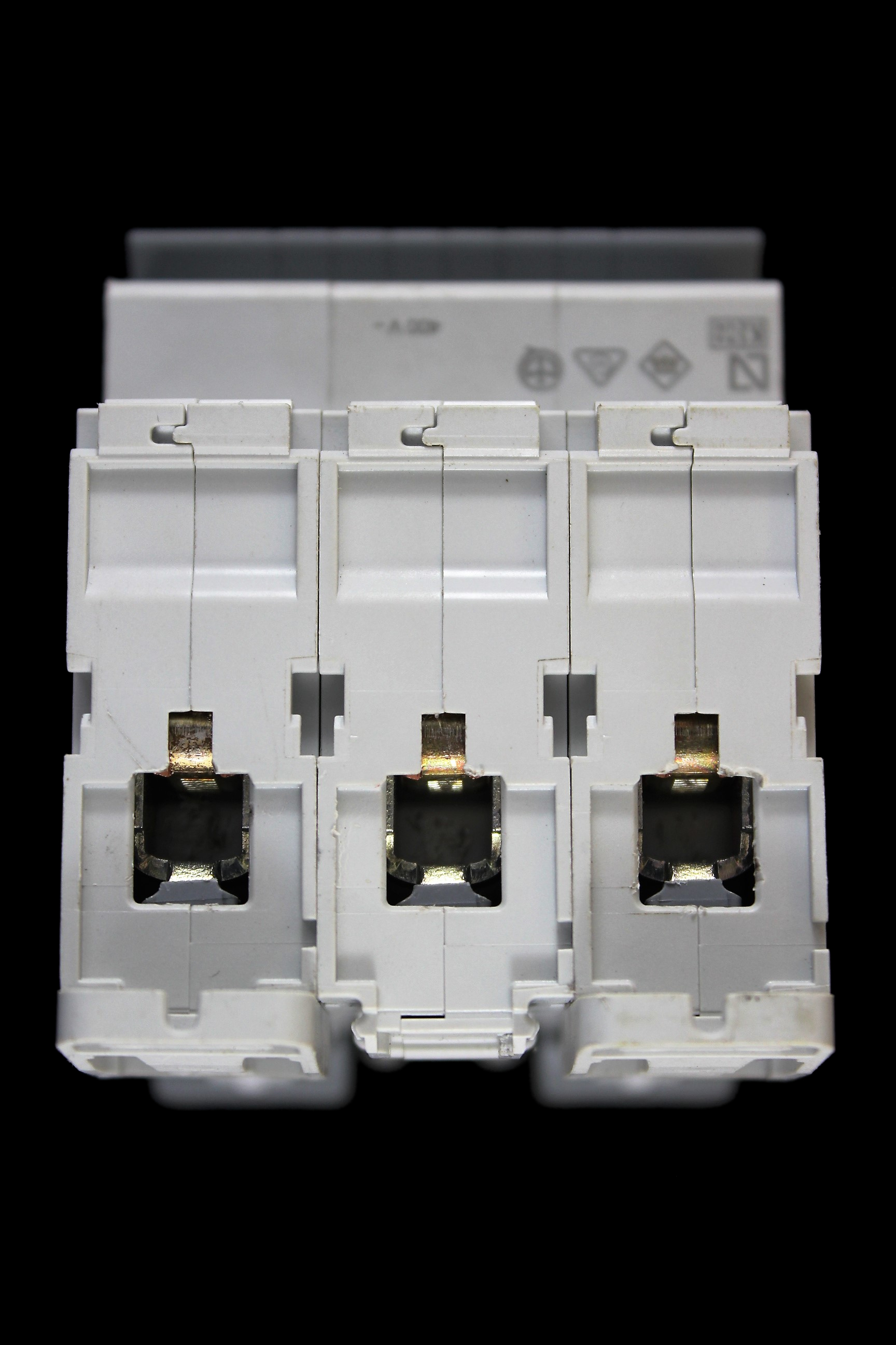 HAGER 63 AMP CURVE C 10kA TRIPLE POLE MCB CIRCUIT BREAKER NCN363A 461588