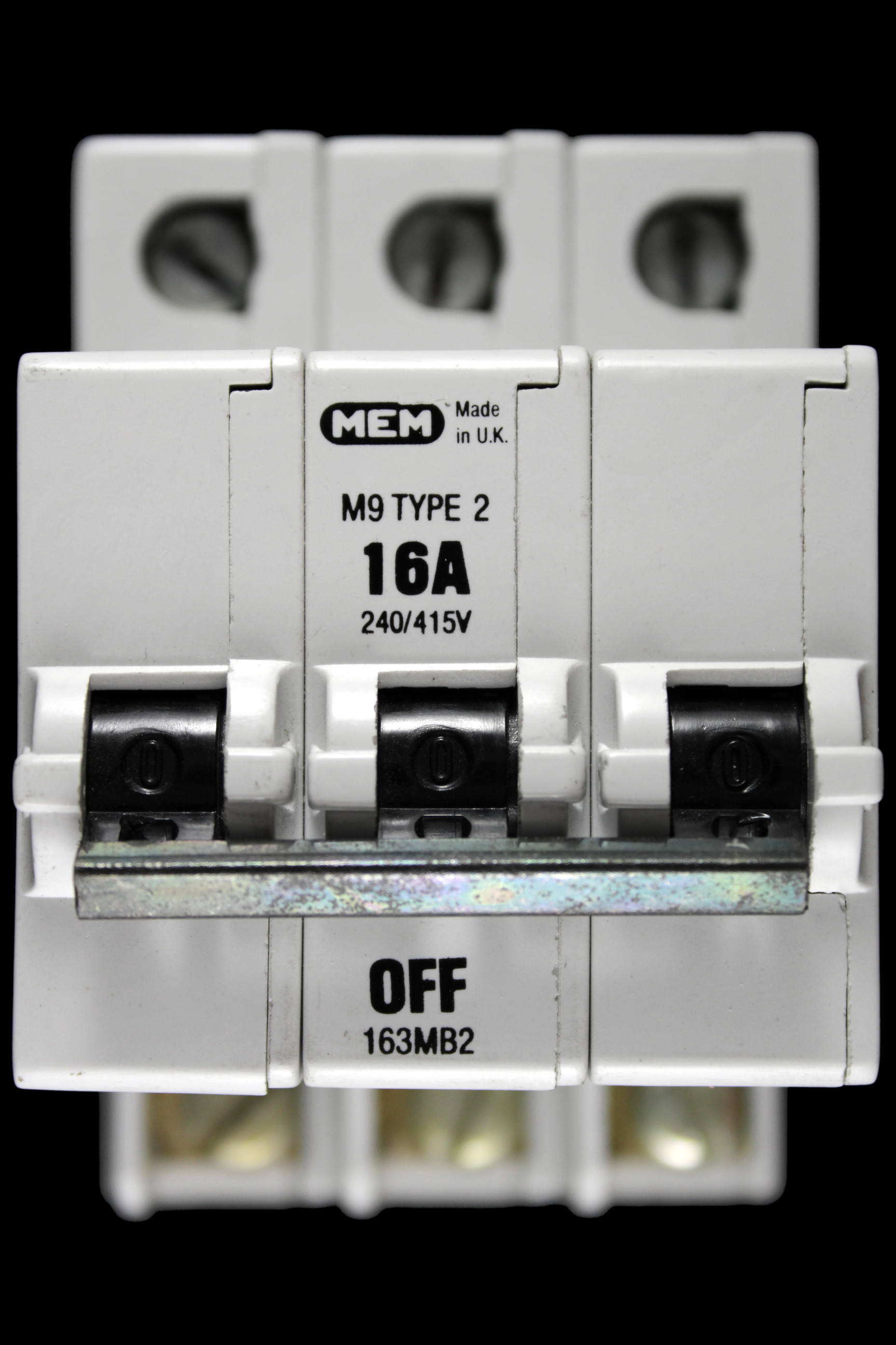 MEM 16 AMP TYPE 2 M9 TRIPLE POLE MCB CIRCUIT BREAKER 163MB2 GREY