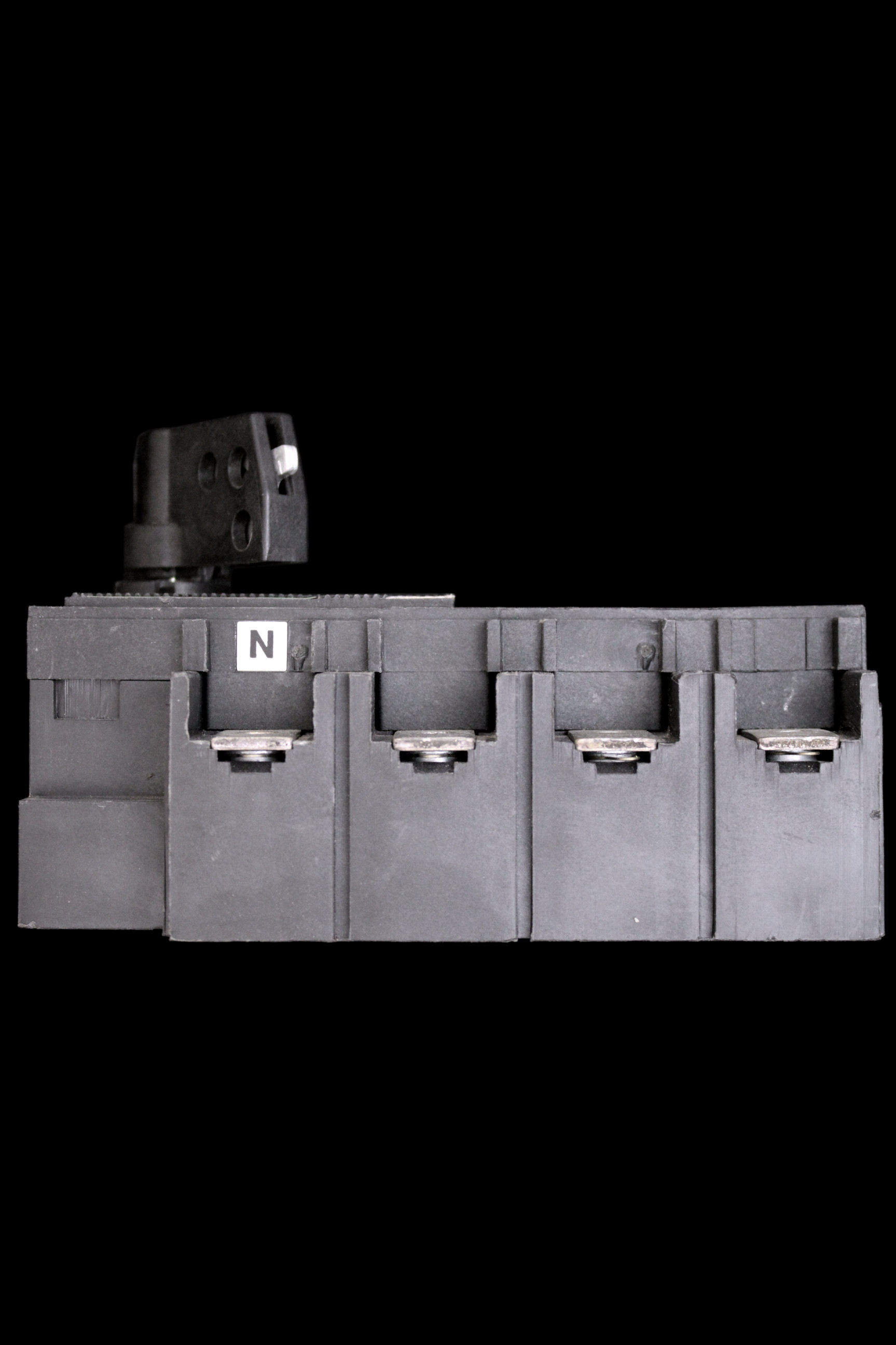 MERLIN GERIN 160 AMP FOUR POLE SWITCH DISCONNECTOR INTERPACT IN160T