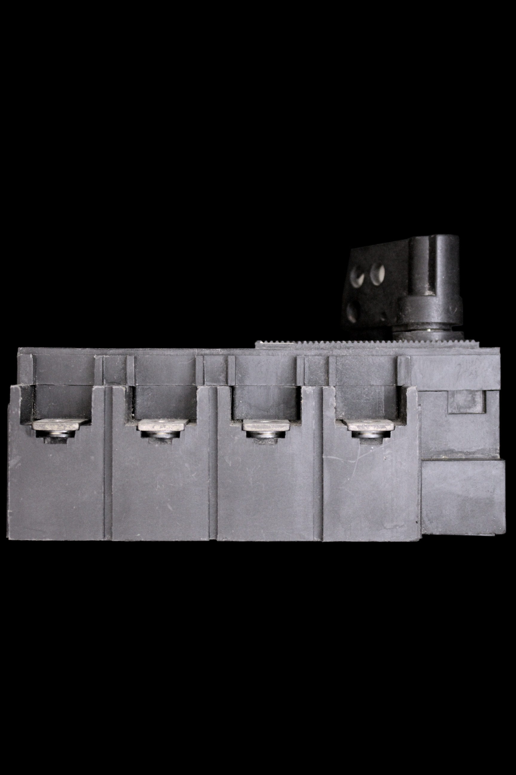 MERLIN GERIN 160 AMP FOUR POLE SWITCH DISCONNECTOR INTERPACT IN160T