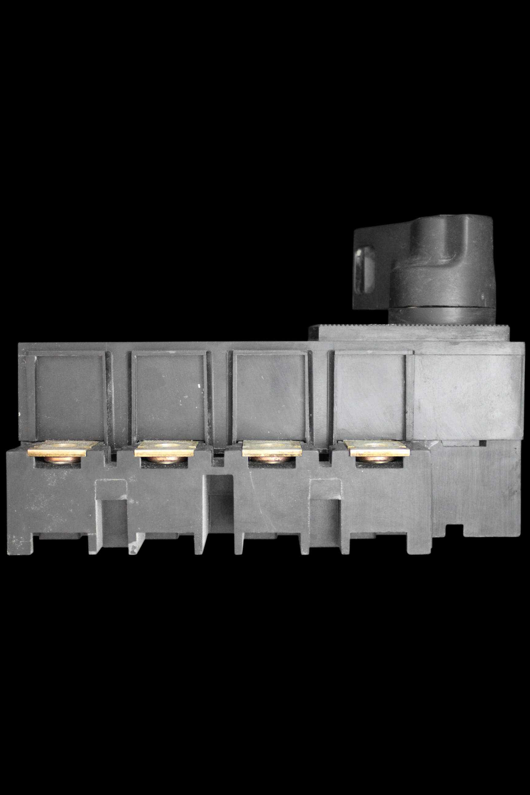 MERLIN GERIN 250 AMP FOUR POLE SWITCH DISCONNECTOR INTERPACT IN250