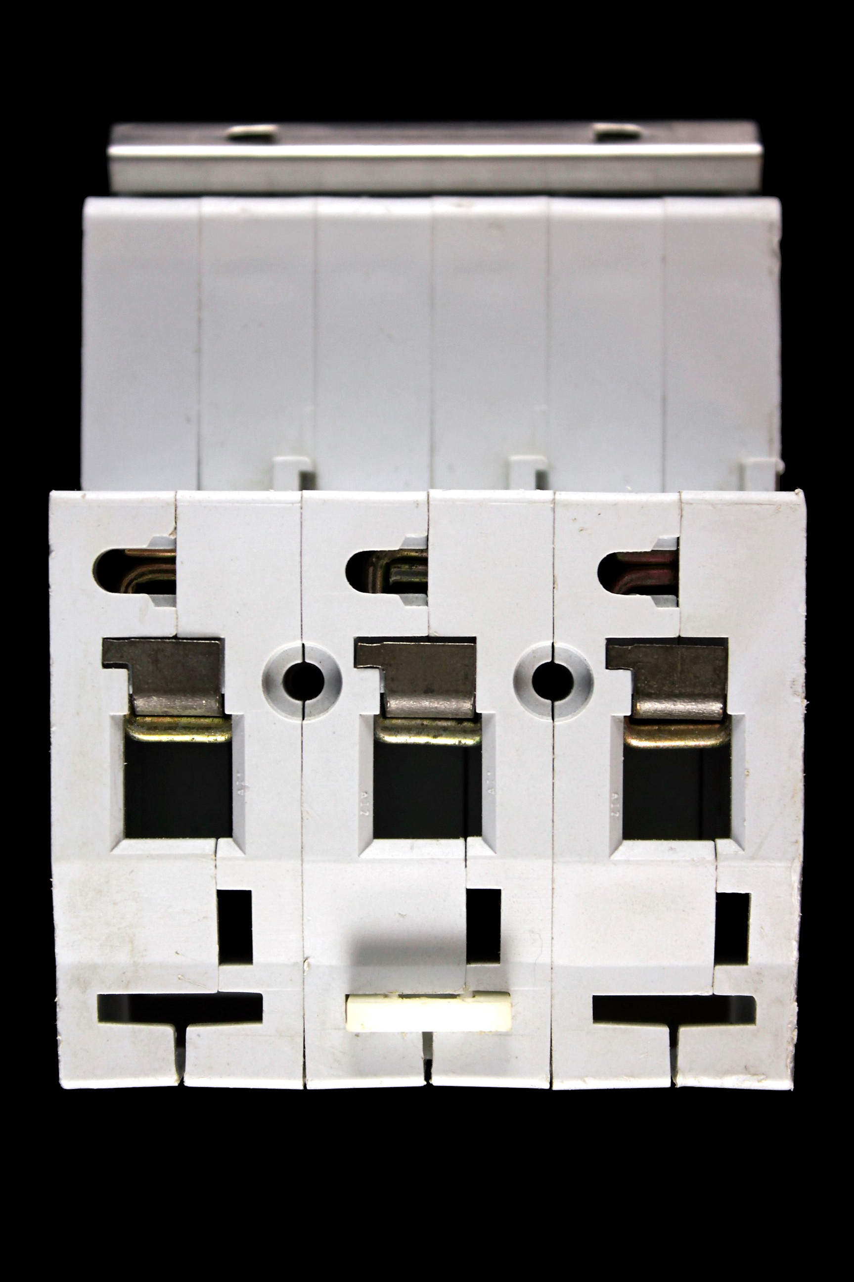MERLIN GERIN 32 AMP TYPE 2 M6 TRIPLE POLE MCB CIRCUIT BREAKER C45N 8402