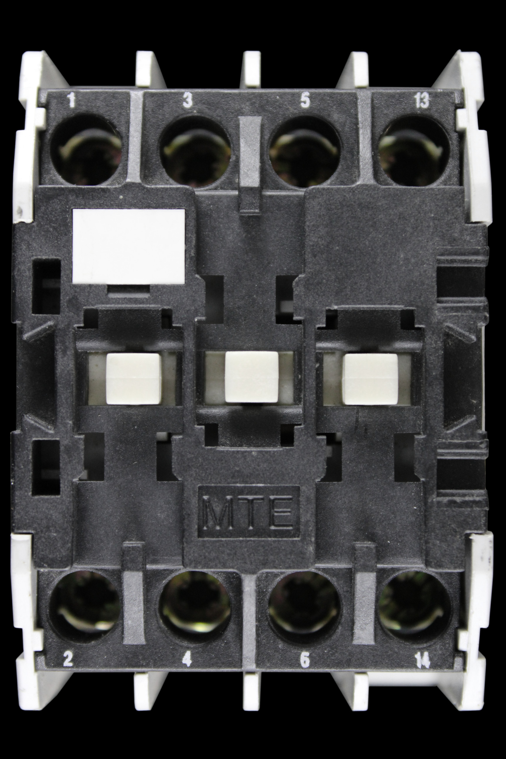 MTE TRIPLE POLE NO CONTACTOR 230V COIL CETA 164