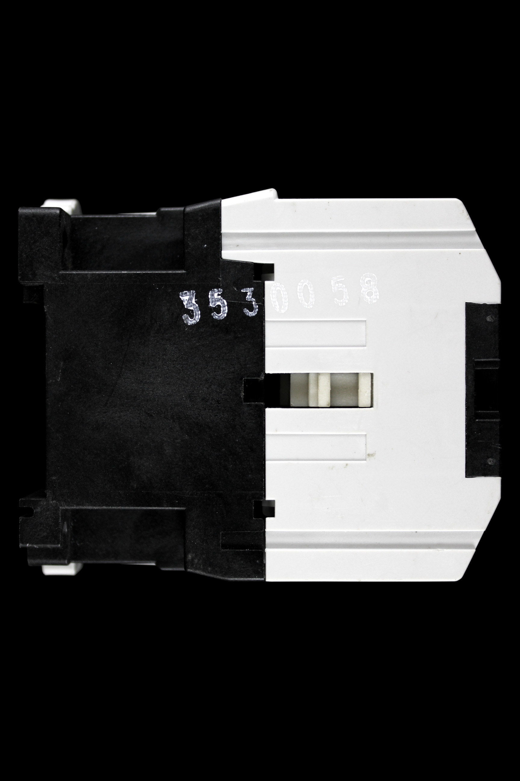 MTE TRIPLE POLE NO CONTACTOR 230V COIL CETA 164