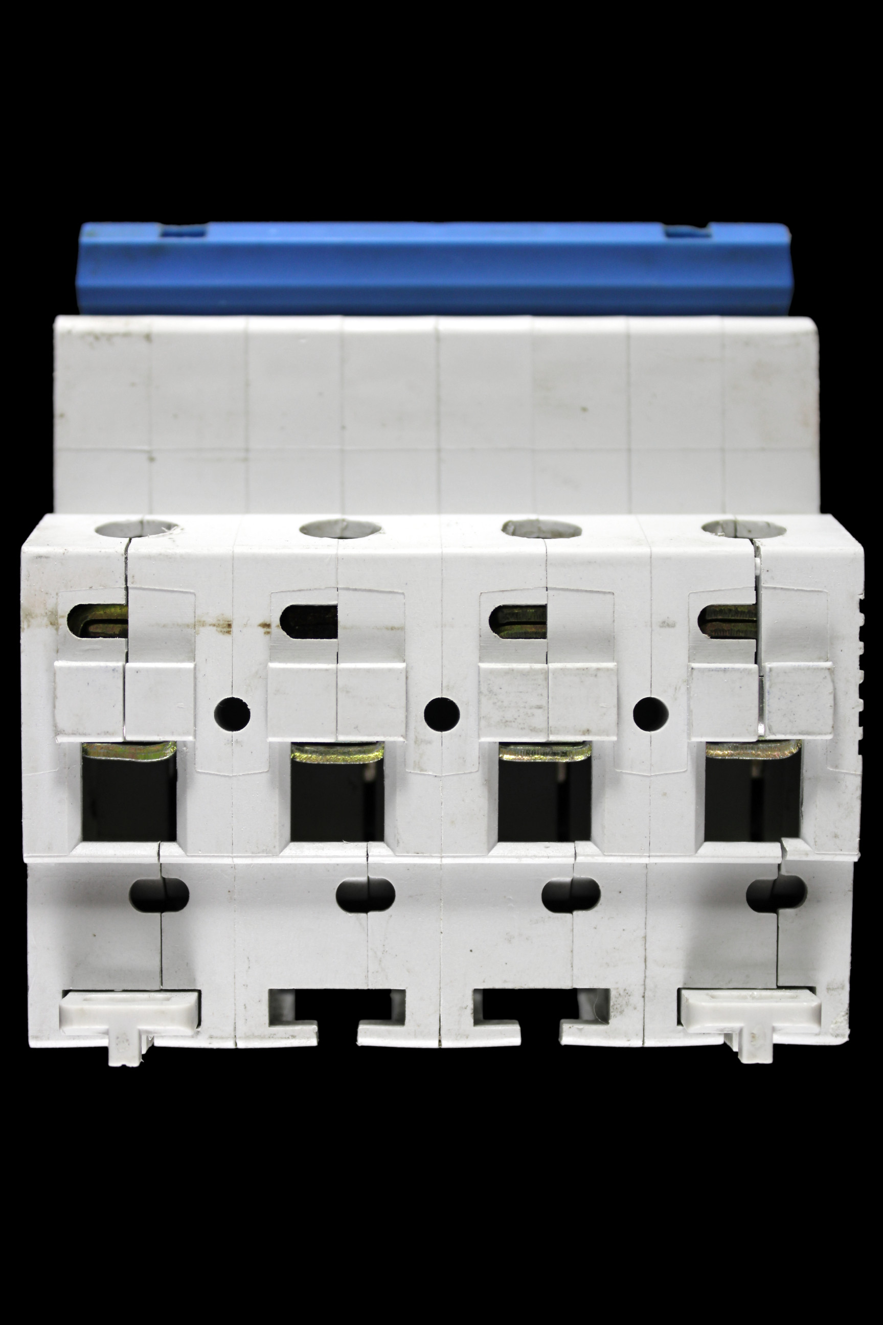 ROLEC 32 AMP CURVE B 6kA FOUR POLE MCB CIRCUIT BREAKER VK007