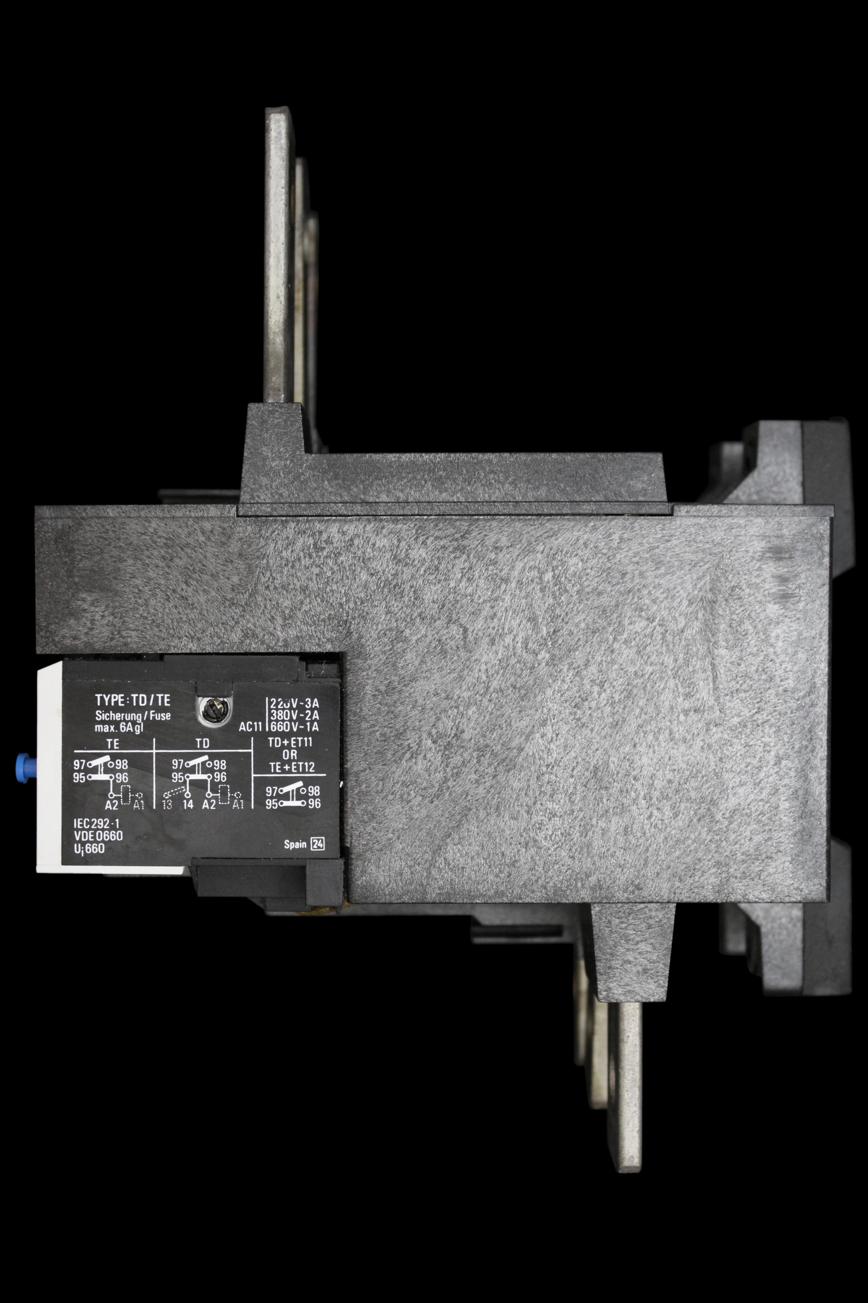 SQUARE D 230 - 300 AMP TRIPLE POLE THERMAL OVERLOAD RELAY 9065 TK230