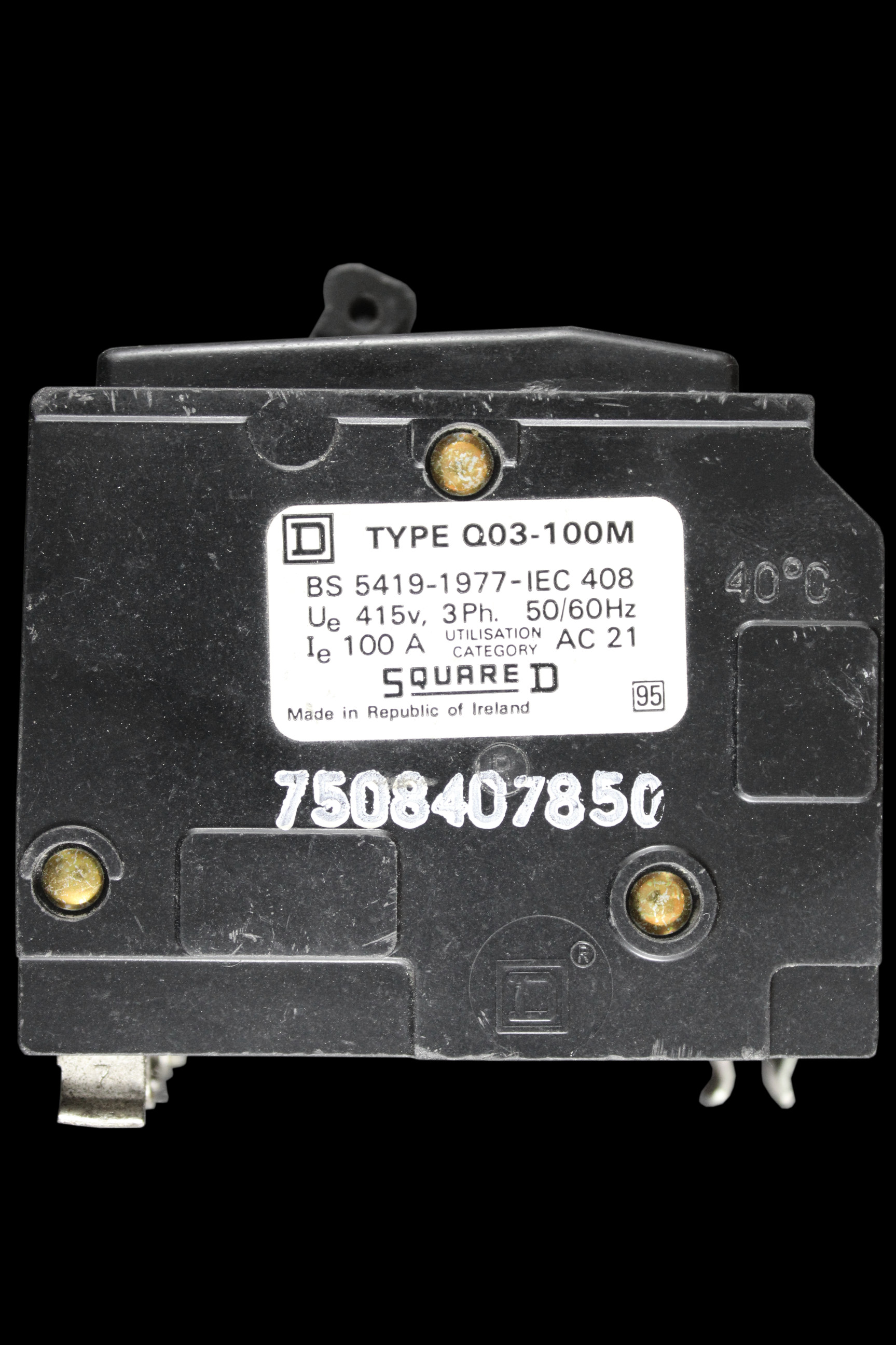 SQUARE D 100 AMP TRIPLE POLE MAIN SWITCH DISCONNECTOR QO3-100M