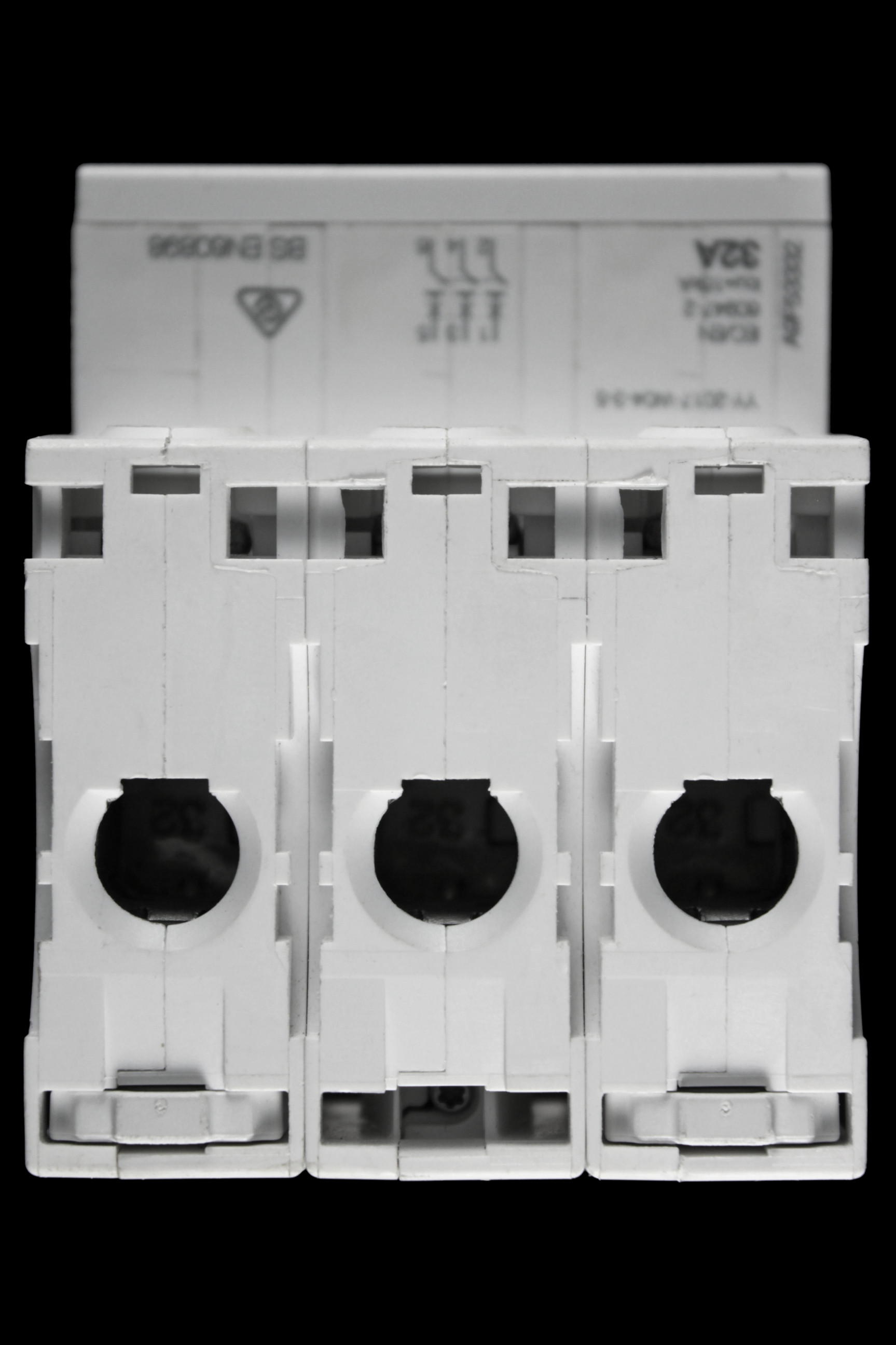 SCHNEIDER 32 AMP CURVE B 10kA TRIPLE POLE MCB CIRCUIT BREAKER A9F53332 IC60H