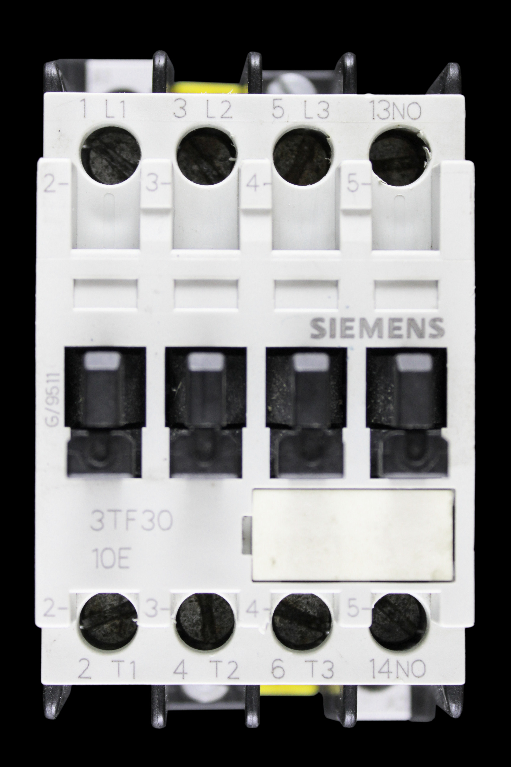 SIEMENS 9 AMP TRIPLE POLE NO CONTACTOR 110V COIL 3TF3010-0A