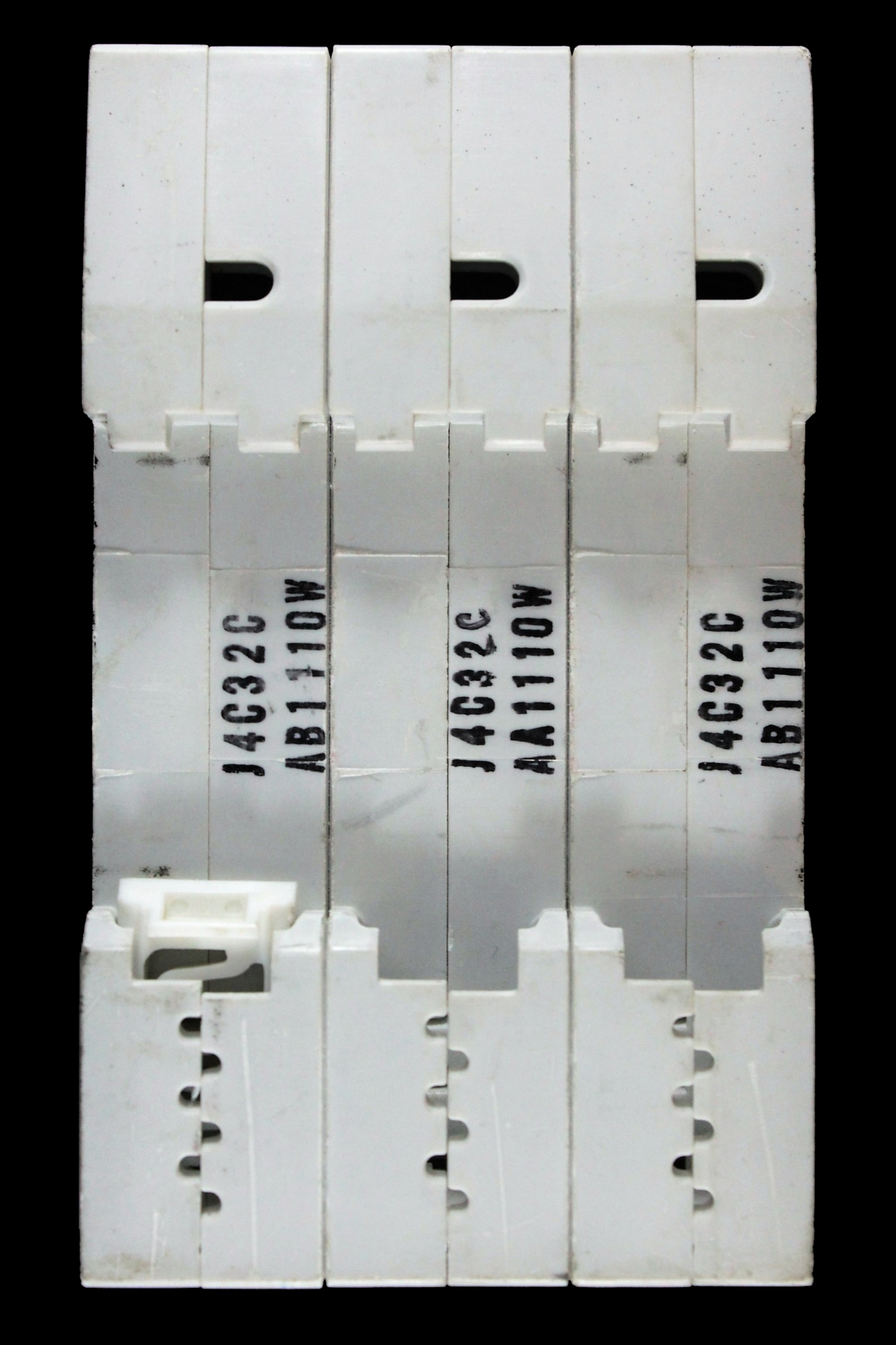 WYLEX 32 AMP CURVE C 10kA TRIPLE POLE MCB CIRCUIT BREAKER PSB332-C