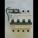 GENERAL ELECTRIC 40 AMP CURVE C 6kA FOUR POLE MCB CIRCUIT BREAKER G64 674673