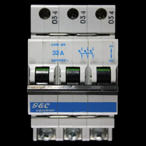 GEC VYNCKIER 32 AMP TYPE 3 M9 TRIPLE POLE MCB CIRCUIT BREAKER X332