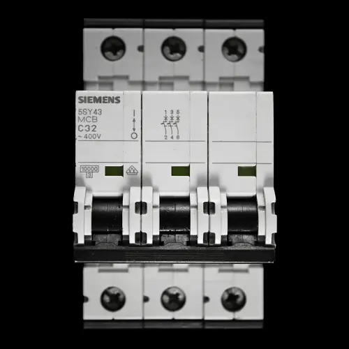 SIEMENS 32 AMP CURVE C 10kA TRIPLE POLE MCB CIRCUIT BREAKER 5SY4332-7 5SY43