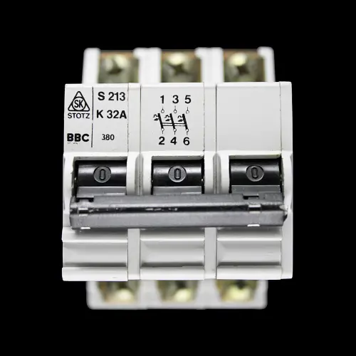 BBC 32 AMP CURVE K 10kA TRIPLE POLE MCB CIRCUIT BREAKER S213 STOTZ