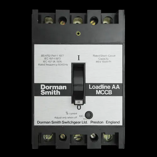 DORMAN SMITH 32 AMP 15kA TRIPLE POLE MCCB LOADLINE AA