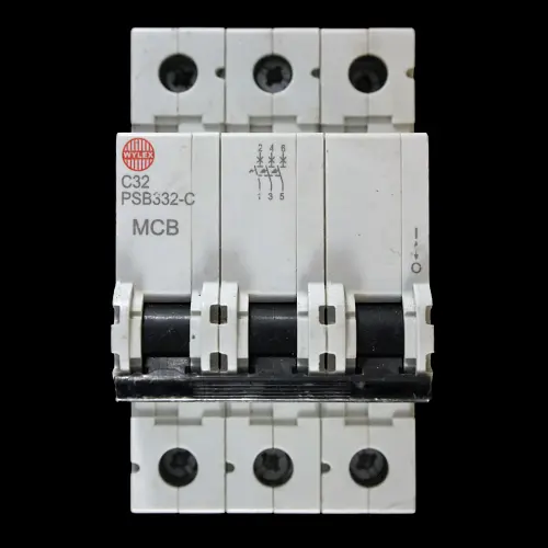 WYLEX 32 AMP CURVE C 10kA TRIPLE POLE MCB CIRCUIT BREAKER PSB332-C